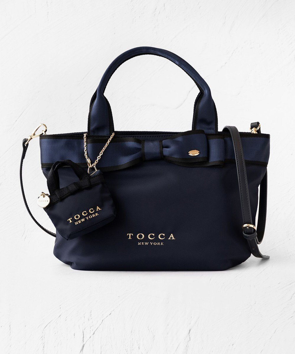 【トッカ/TOCCA】の【撥水】BICOLOR RIBBON TOTE トートバッグ インテリア・キッズ・メンズ・レディースファッション・服の通販 founy(ファニー) 　ファッション　Fashion　レディースファッション　Fashion for Women　バッグ　Bags　おすすめ　Recommended / Our Picks　シンプル　Simple, Minimal　ポケット　Pocket, Pocket Detail　ポーチ　Pouch, Small Case　リップ　Lip, Lip Motif　リュクス　Luxury, Elegant, High-End, Chic　ロマンティック　Romantic, Feminine Style　財布　Wallet, Purse　ネイビー系|ID: prp329100004298296 ipo3291000000029807294