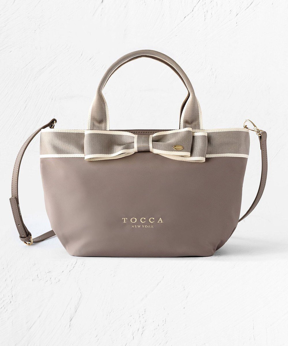 【トッカ/TOCCA】の【撥水】BICOLOR RIBBON TOTE トートバッグ インテリア・キッズ・メンズ・レディースファッション・服の通販 founy(ファニー) 　ファッション　Fashion　レディースファッション　Fashion for Women　バッグ　Bags　おすすめ　Recommended / Our Picks　シンプル　Simple, Minimal　ポケット　Pocket, Pocket Detail　ポーチ　Pouch, Small Case　リップ　Lip, Lip Motif　リュクス　Luxury, Elegant, High-End, Chic　ロマンティック　Romantic, Feminine Style　財布　Wallet, Purse　ベージュ系|ID: prp329100004298296 ipo3291000000029807295