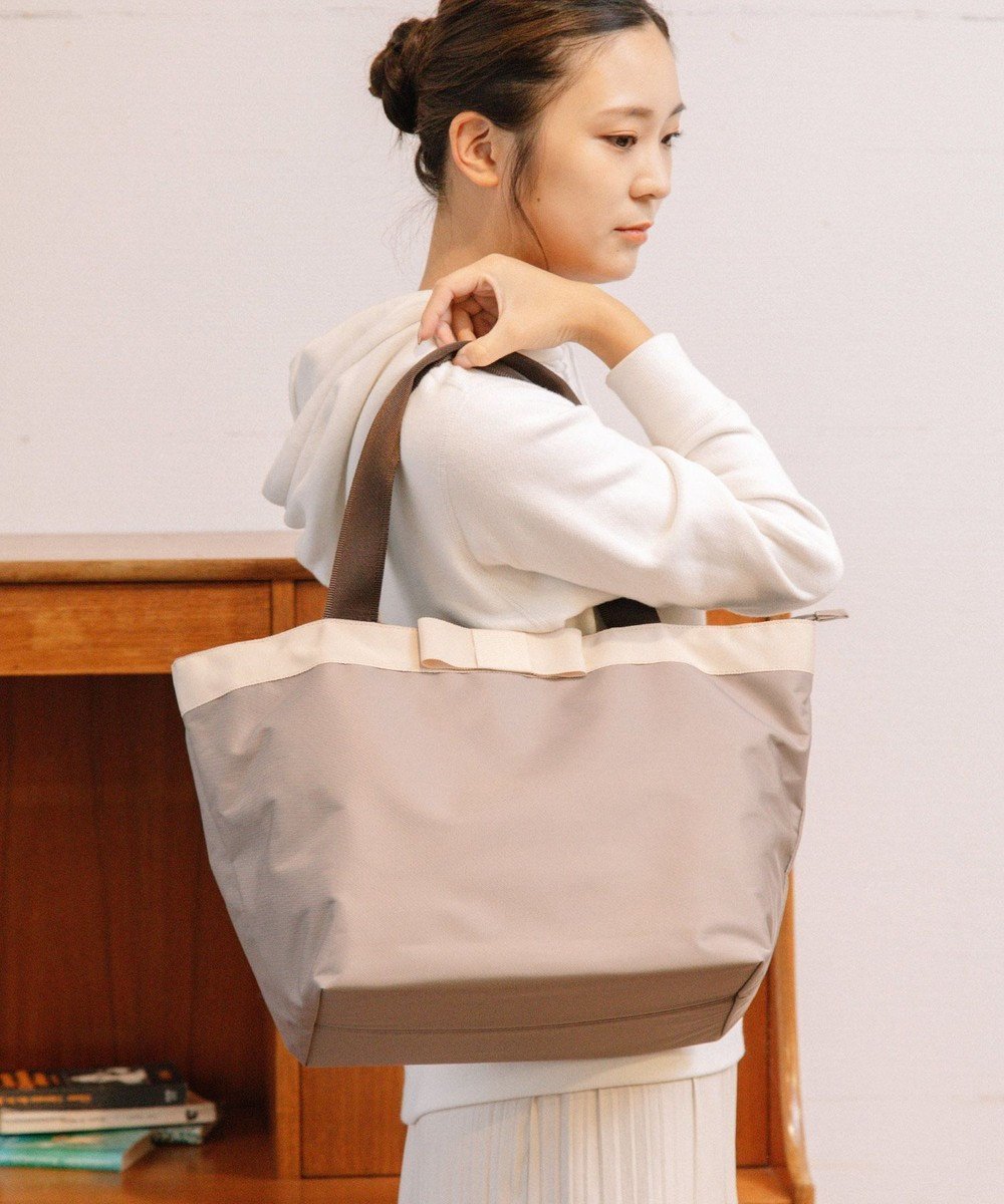 【アンビリオン/UNBILLION】のcachecache WEB限定ナイロンリボントートバッグL インテリア・キッズ・メンズ・レディースファッション・服の通販 founy(ファニー) 　ファッション　Fashion　レディースファッション　Fashion for Women　バッグ　Bags　おすすめ　Recommended / Our Picks　カラフル　Colorful Design　ハンド　Hand, Handmade　ポケット　Pocket, Pocket Detail　ミックス　Mix, Mixed Style　モチーフ　Motif, Design Theme　リボン　Ribbon, Bow　ビジネス 仕事 通勤　Business / Work / Commuting　グレー|ID: prp329100004299468 ipo3291000000034265148