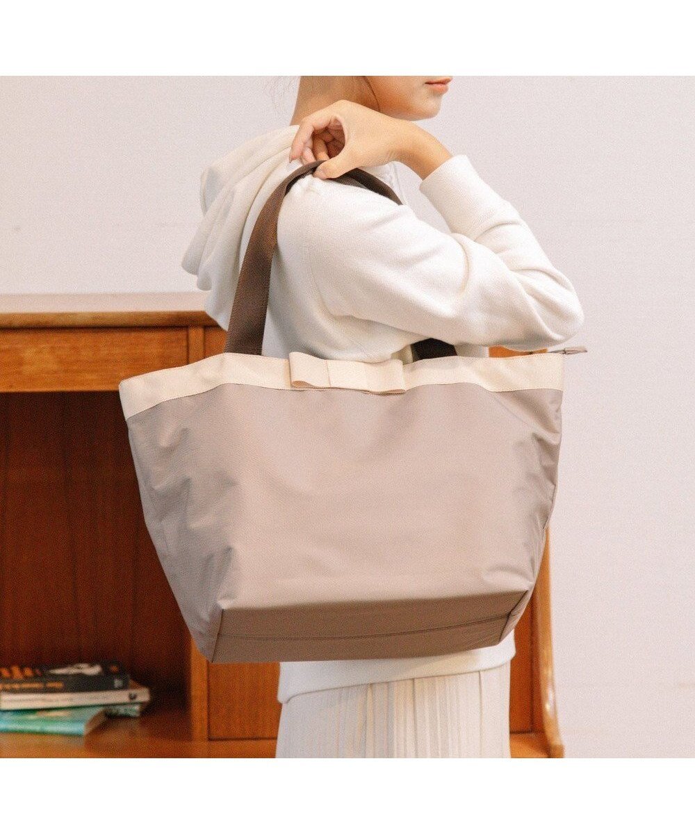 【アンビリオン/UNBILLION】のcachecache WEB限定ナイロンリボントートバッグL インテリア・キッズ・メンズ・レディースファッション・服の通販 founy(ファニー) 　ファッション　Fashion　レディースファッション　Fashion for Women　バッグ　Bags　おすすめ　Recommended / Our Picks　カラフル　Colorful Design　ハンド　Hand, Handmade　ポケット　Pocket, Pocket Detail　ミックス　Mix, Mixed Style　モチーフ　Motif, Design Theme　リボン　Ribbon, Bow　ビジネス 仕事 通勤　Business / Work / Commuting　グレー|ID: prp329100004299468 ipo3291000000035586631