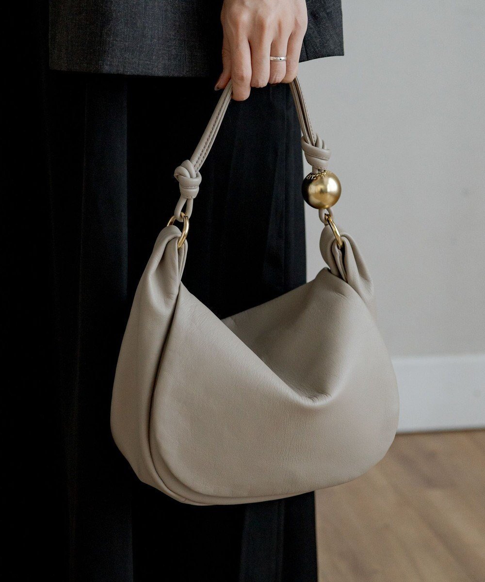 【ラシット/russet】の【新色追加】《russet× BEARDSLEY》2wayフラップショルダーバッグ(CE-1487) インテリア・キッズ・メンズ・レディースファッション・服の通販 founy(ファニー) 　ファッション　Fashion　レディースファッション　WOMEN　コレクション　Collection　軽量　Lightweight　ショルダー　Shoulder　財布　Wallet　定番　Standard　ハンド　Hand　フォルム　Form　フラップ　Flap　プリント　Print　ポケット　Pocket　マグネット　Magnet　ワーク　Work　再入荷　Restock/Back In Stock/Re Arrival　おすすめ　Recommend　日本製　Made In Japan　2025年　2025　2025春夏・S/S　Ss,Spring/Summer,2025　GrayBeige|ID: prp329100004300377 ipo3291000000031984607