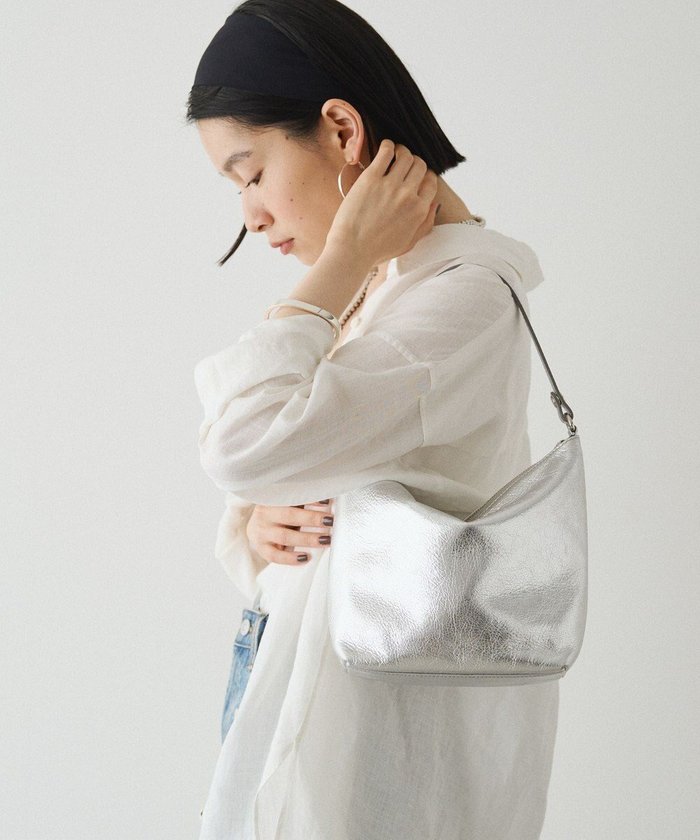 【ラシット/russet】のソフトレザーシンプルショルダーバッグ【シルバー】(CE-1462) インテリア・キッズ・メンズ・レディースファッション・服の通販 founy(ファニー) https://founy.com/ 雑誌掲載アイテム Magazine Items ファッション雑誌 Fashion Magazines クラッシィ CLASSY. ファッション Fashion レディースファッション WOMEN 1月号 January Issue アクセサリー Accessories コンパクト Compact 軽量 Lightweight ショルダー Shoulder シルバー Silver シンプル Simple スマート Smart 財布 Wallet 雑誌 Magazine トレンド Trend 定番 Standard 人気 Popularity ハンカチ Handkerchief ポケット Pocket ポーチ Pouch メタリック Metallic 再入荷 Restock/Back In Stock/Re Arrival おすすめ Recommend 日本製 Made In Japan |ID: prp329100004300838 ipo3291000000031902453