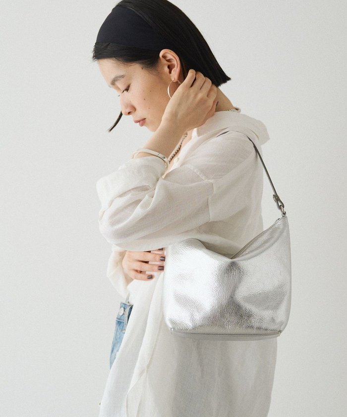 【ラシット/russet】のソフトレザーシンプルショルダーバッグ【シルバー】(CE-1462) インテリア・キッズ・メンズ・レディースファッション・服の通販 founy(ファニー) https://founy.com/ 雑誌掲載アイテム Magazine Picks & Fashion Features ファッション雑誌 Fashion Magazines クラッシィ CLASSY. ファッション Fashion レディースファッション Fashion for Women 1月号 January Issue アクセサリー Fashion Accessories コンパクト Compact, Small Size 軽量 Lightweight, Ultra Light ショルダー Shoulder, Shoulder Strap シルバー Silver, Metallic Silver シンプル Simple, Minimal スマート Smart, Elegant 財布 Wallet, Purse 雑誌 Magazine, Fashion Magazine トレンド Trend, Trending Now 定番 Standard, Basic Item 人気 Popular, Best Seller ハンカチ Handkerchief, Hanky ポケット Pocket, Pocket Detail ポーチ Pouch, Small Case メタリック Metallic, Shiny Finish 再入荷 Restock / Back in Stock おすすめ Recommended / Our Picks 日本製 Made In Japan |ID: prp329100004300838 ipo3291000000033398253