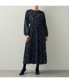 【イェッカ ヴェッカ/YECCA VECCA】のフラワー柄プリーツワンピース Black|ID:prp329100004319250