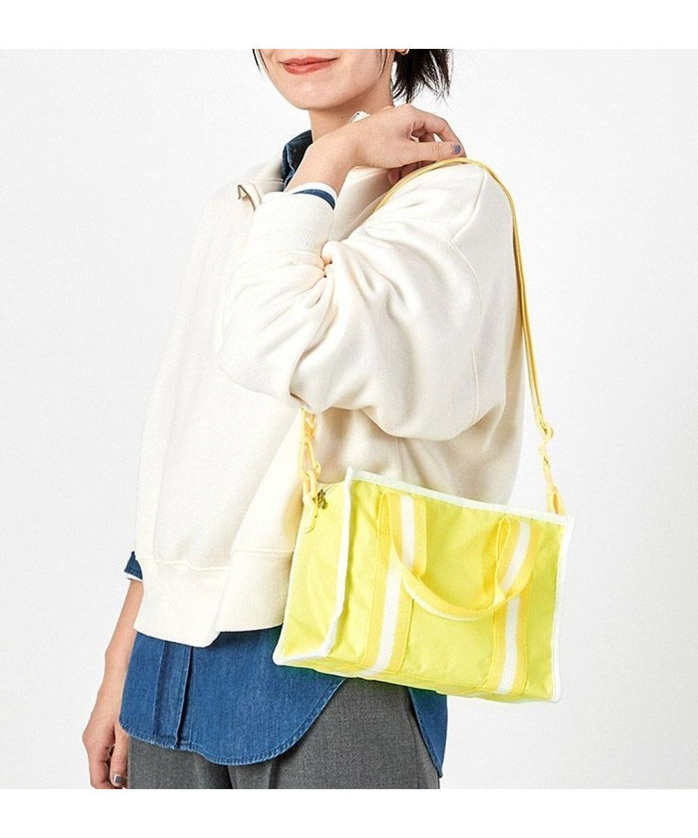 【レスポートサック/LeSportsac】のSM TOP HANDLE TOTE/スペクテイターライムライト 人気、トレンドファッション・服の通販 founy(ファニー) 　ファッション　Fashion　レディースファッション　WOMEN　バッグ　Bag　アウトドア　Outdoor　コンパクト　Compact　軽量　Lightweight　ショルダー　Shoulder　シンプル　Simple　スクエア　Square　スポーティ　Sporty　財布　Wallet　ハンドバッグ　Handbag　フォルム　Form　プリント　Print　ポケット　Pocket　ポシェット　Pochette　NEW・新作・新着・新入荷　New Arrivals　おすすめ　Recommend　旅行　Travel　 other-1|ID: prp329100004335199 ipo3291000000030114337