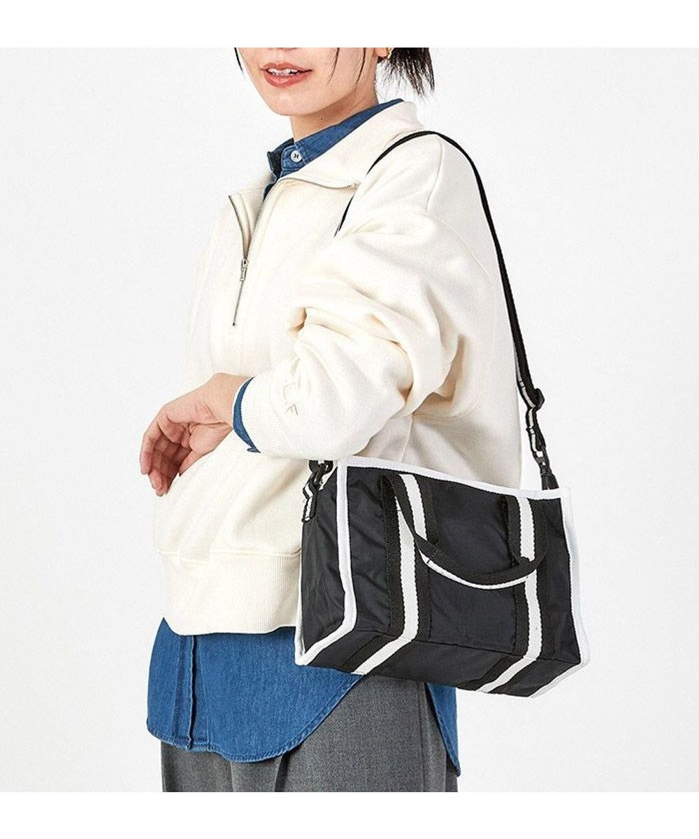 【レスポートサック/LeSportsac】のSM TOP HANDLE TOTE/スペクテイターブラック 人気、トレンドファッション・服の通販 founy(ファニー) 　ファッション　Fashion　レディースファッション　WOMEN　バッグ　Bag　アウトドア　Outdoor　コンパクト　Compact　軽量　Lightweight　ショルダー　Shoulder　シンプル　Simple　スクエア　Square　スタイリッシュ　Stylish　スポーティ　Sporty　財布　Wallet　ハンドバッグ　Handbag　フォルム　Form　プリント　Print　ポケット　Pocket　ポシェット　Pochette　無地　Plain Color　NEW・新作・新着・新入荷　New Arrivals　おすすめ　Recommend　旅行　Travel　ビジネス 仕事 通勤　Business　 other-1|ID: prp329100004335200 ipo3291000000030114339