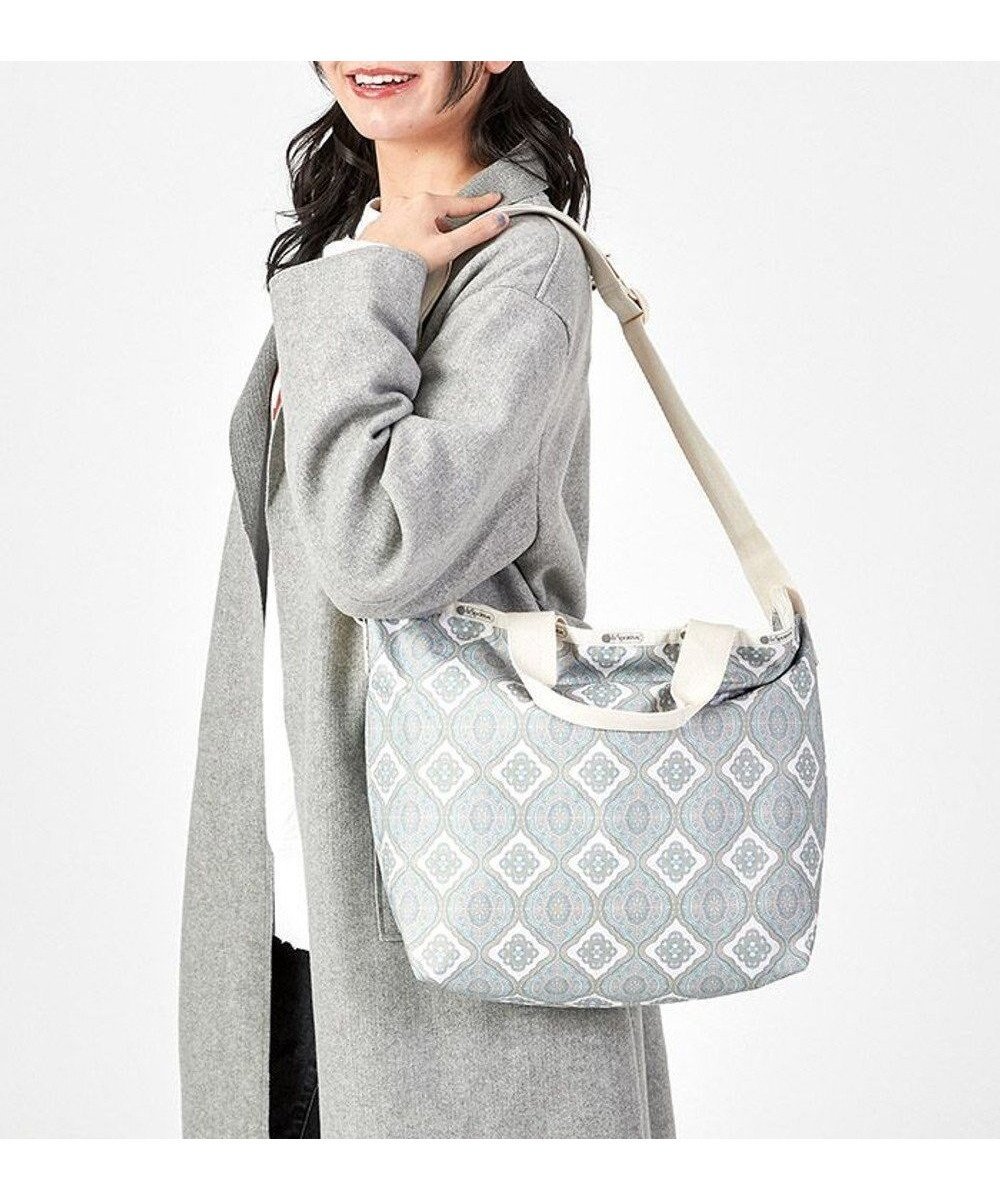 【レスポートサック/LeSportsac】のDELUXE EASY CARRY TOTE/ダマスクペイズリー 人気、トレンドファッション・服の通販 founy(ファニー) 　ファッション　Fashion　レディースファッション　WOMEN　バッグ　Bag　NEW・新作・新着・新入荷　New Arrivals　プリント　Print　ポケット　Pocket　エレガント 上品　Elegant　ビジネス 仕事 通勤　Business　 other-1|ID: prp329100004335231 ipo3291000000030114427