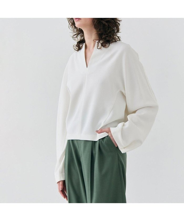 【ベイジ,/BEIGE,】の【洗える】RUE / スリットネックフォルムブラウス インテリア・キッズ・メンズ・レディースファッション・服の通販 founy(ファニー) https://founy.com/ ファッション Fashion レディースファッション WOMEN トップス・カットソー Tops/Tshirt シャツ/ブラウス Shirts/Blouses おすすめ Recommend スリット Slit フォルム Form リラックス Relax ロング Long エレガント 上品 Elegant ビジネス 仕事 通勤 Business 夏 Summer 春 Spring S/S・春夏 Ss・Spring/Summer 洗える Washable A/W・秋冬 Aw・Autumn/Winter・Fw・Fall-Winter |ID: prp329100004336209 ipo3291000000031975272
