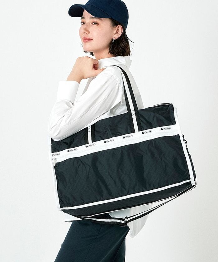 【レスポートサック/LeSportsac】のDELUXE LG WEEKENDER/スペクテイターブラック インテリア・キッズ・メンズ・レディースファッション・服の通販 founy(ファニー) https://founy.com/ ファッション Fashion レディースファッション WOMEN アウトドア Outdoor 軽量 Lightweight シンプル Simple スタイリッシュ Stylish スポーツ Sports スポーティ Sporty トラベル Travel プリント Print ボストン Boston ボストンバッグ Boston Bag ポケット Pocket 無地 Plain Color 再入荷 Restock/Back In Stock/Re Arrival おすすめ Recommend 旅行 Travel ビジネス 仕事 通勤 Business |ID: prp329100004337528 ipo3291000000030138278