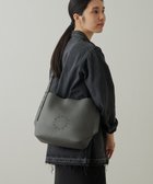 【イアクッチ/IACUCCI】のグッシオ ミディアムショルダー ALCE 人気、トレンドファッション・服の通販 founy(ファニー) ファッション Fashion レディースファッション WOMEN 今季 This Season サークル Circle ショルダー Shoulder シンプル Simple 人気 Popularity バランス Balance マグネット Magnet S/S・春夏 Ss・Spring/Summer NEW・新作・新着・新入荷 New Arrivals 夏 Summer 2025年 2025 2025春夏・S/S Ss,Spring/Summer,2025 thumbnail グレー|ID: prp329100004343969 ipo3291000000030317471