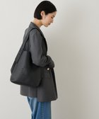 【イアクッチ/IACUCCI】のグッシオ ワンハンドルトート ALCE 人気、トレンドファッション・服の通販 founy(ファニー) ファッション Fashion レディースファッション WOMEN バッグ Bag 今季 This Season サークル Circle ショルダー Shoulder シンプル Simple スクエア Square 人気 Popularity マグネット Magnet S/S・春夏 Ss・Spring/Summer NEW・新作・新着・新入荷 New Arrivals 夏 Summer ビジネス 仕事 通勤 Business 2025年 2025 2025春夏・S/S Ss,Spring/Summer,2025 thumbnail ブラック|ID: prp329100004343970 ipo3291000000030317474