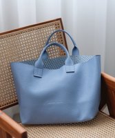 【イアクッチ/IACUCCI】のオペラ CERVO/STAMPA INTERNA 人気、トレンドファッション・服の通販 founy(ファニー) ファッション Fashion レディースファッション WOMEN バッグ Bag 今季 This Season 軽量 Lightweight シンプル Simple パステル Pastel フォルム Form プリント Print ベーシック Basic S/S・春夏 Ss・Spring/Summer おすすめ Recommend 夏 Summer ビジネス 仕事 通勤 Business 2025年 2025 2025春夏・S/S Ss,Spring/Summer,2025 |ID:prp329100004343978