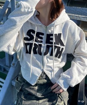 【ウィゴー/WEGO】 ロゴZIPショートパーカー人気、トレンドファッション・服の通販 founy(ファニー) ファッション Fashion レディースファッション WOMEN トップス・カットソー Tops/Tshirt パーカ Sweats インナー Inner 春 Spring 秋 Autumn/Fall カーゴパンツ Cargo Pants キャミ Cami ショート Short スマホ Smartphone タンク Tank 長袖 Long Sleeve パーカー Hoodie ロング Long 冬 Winter S/S・春夏 Ss・Spring/Summer NEW・新作・新着・新入荷 New Arrivals おすすめ Recommend 夏 Summer |ID:prp329100004345156