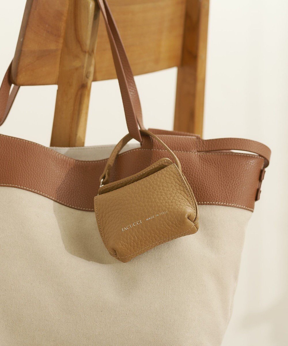 【イアクッチ/IACUCCI】のラーナ ミニチャーム ALCE インテリア・キッズ・メンズ・レディースファッション・服の通販 founy(ファニー) 　ファッション　Fashion　レディースファッション　WOMEN　スポーツウェア　Sportswear　アクセサリー　Accessories　イタリア　Italy　スポーツ　Sports　チャーム　Charm　人気　Popularity　フォルム　Form　ポーチ　Pouch　マグネット　Magnet　メタル　Metal　リップ　Lip　おすすめ　Recommend　ギフト プレゼント　Gift Present　2025年　2025　2025春夏・S/S　Ss,Spring/Summer,2025　キャメル|ID: prp329100004381691 ipo3291000000031452269