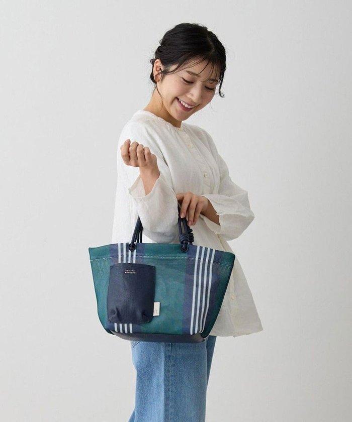 【ルートート/ROOTOTE】の1084【手洗い可能】SC.デリ.ストライプ.ウエッファ-B インテリア・キッズ・メンズ・レディースファッション・服の通販 founy(ファニー) https://founy.com/ ファッション Fashion レディースファッション Fashion for Women バッグ Bags カメラ Camera Accessories カラフル Colorful Design ストライプ Stripe, Striped Pattern 財布 Wallet, Purse ドット Polka Dot, Dot Pattern ポケット Pocket, Pocket Detail ポーチ Pouch, Small Case ミックス Mix, Mixed Style ランダム Random, Irregular おすすめ Recommended / Our Picks |ID: prp329100004385075 ipo3291000000032709473
