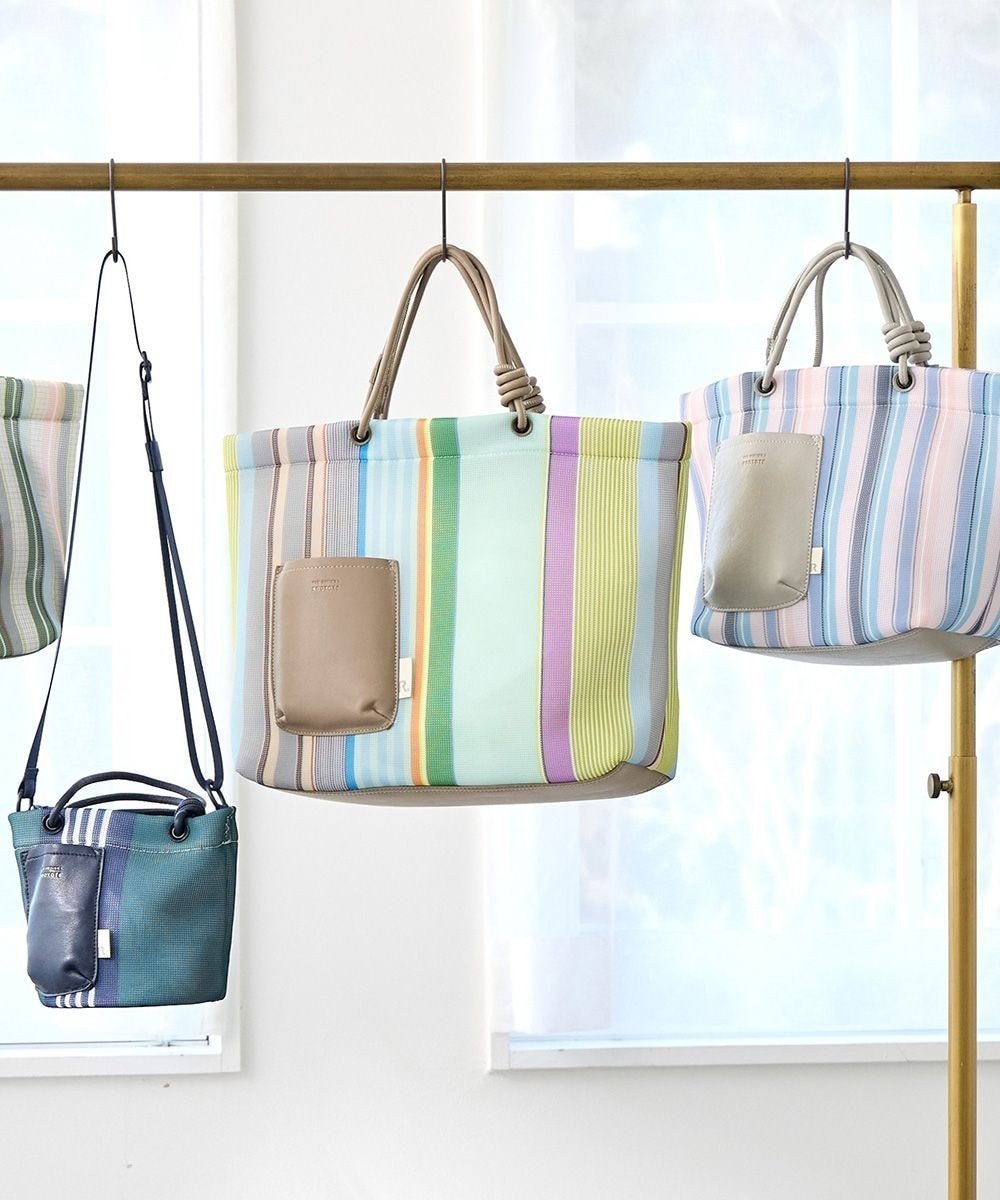 【ルートート/ROOTOTE】の1083【手洗い可能】SC.ミディアム.ストライプ.ウエッファ-B 人気、トレンドファッション・服の通販 founy(ファニー) 　ファッション　Fashion　レディースファッション　WOMEN　バッグ　Bag　カメラ　Camera　カラフル　Colorful　傘　Umbrella　ストライプ　Stripe　トラベル　Travel　ドット　Dot　ボックス　Box　ポケット　Pocket　ポーチ　Pouch　ミックス　Mix　ランダム　Random　リゾート　Resort　おすすめ　Recommend　 other-1|ID: prp329100004385076 ipo3291000000031916724