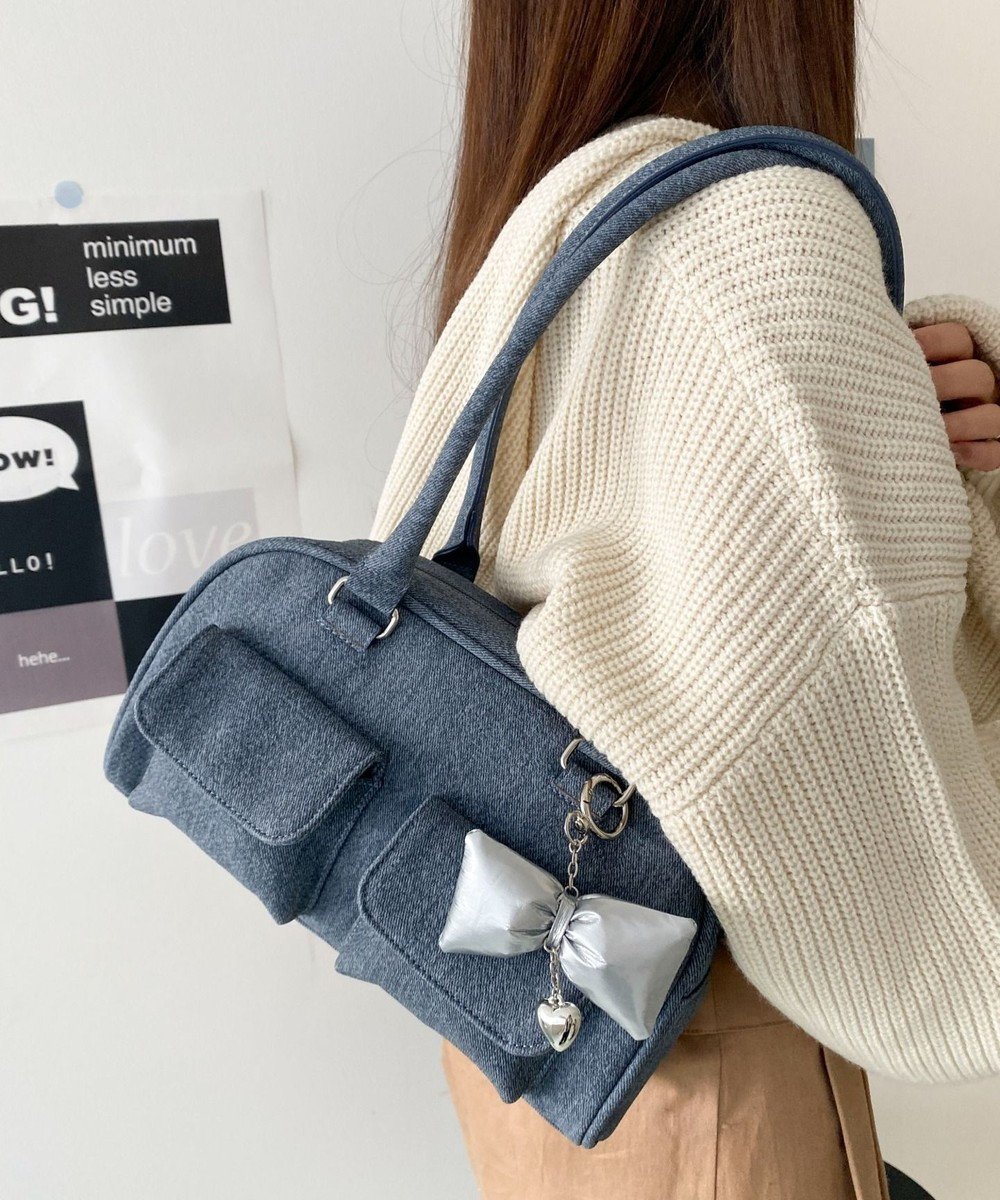 【ウィゴー/WEGO】のチャーム付きボストンバッグ インテリア・キッズ・メンズ・レディースファッション・服の通販 founy(ファニー) 　ファッション　Fashion　レディースファッション　WOMEN　バッグ　Bag　キーホルダー　Key Ring　スマホ　Smartphone　チャーム　Charm　ハンドバッグ　Handbag　フラップ　Flap　ボストンバッグ　Boston Bag　ポケット　Pocket　人気　Popularity　ブルーその他|ID: prp329100004385132 ipo3291000000031900126