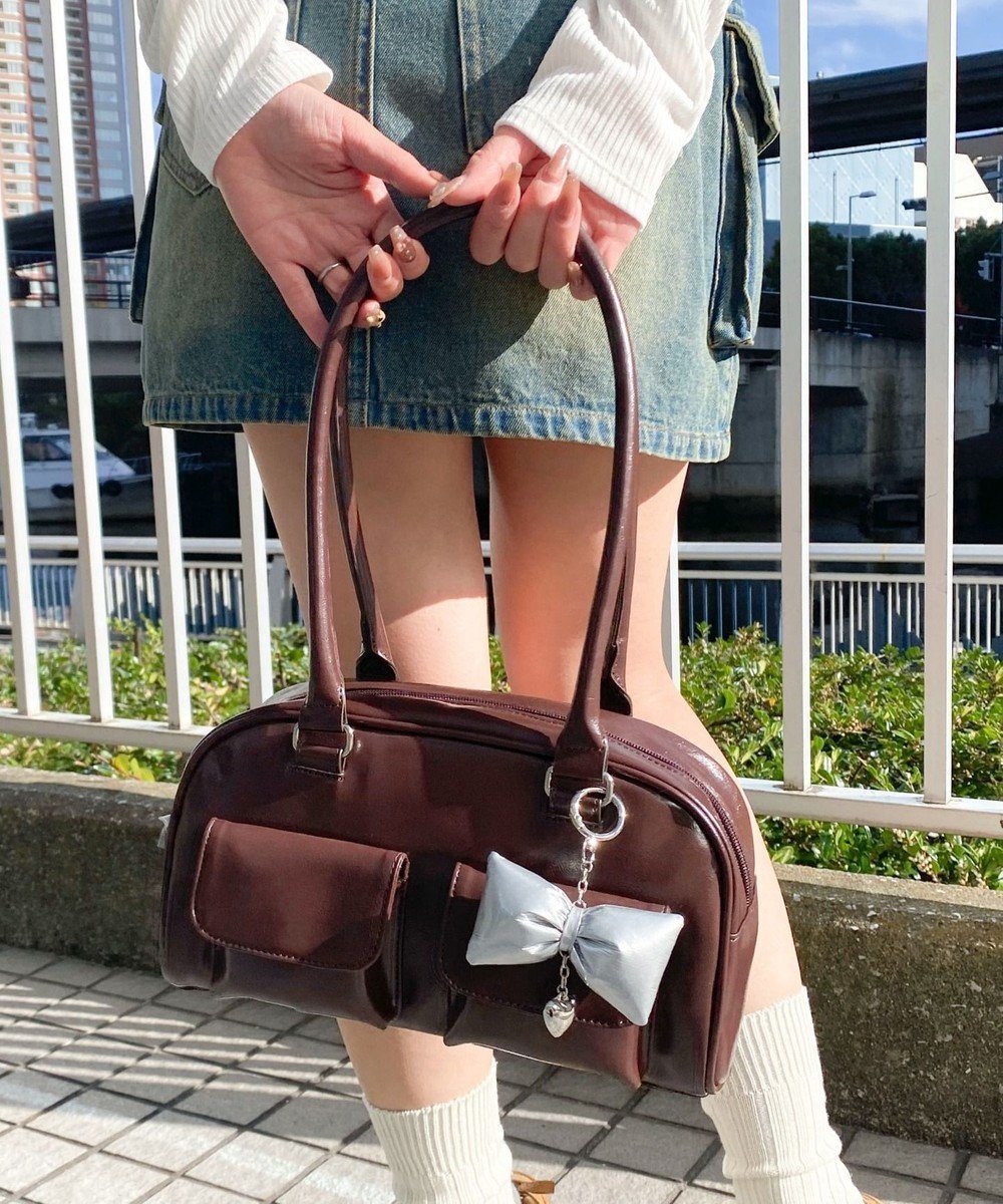 【ウィゴー/WEGO】のチャーム付きボストンバッグ インテリア・キッズ・メンズ・レディースファッション・服の通販 founy(ファニー) 　ファッション　Fashion　レディースファッション　WOMEN　バッグ　Bag　キーホルダー　Key Ring　スマホ　Smartphone　チャーム　Charm　ハンドバッグ　Handbag　フラップ　Flap　ボストンバッグ　Boston Bag　ポケット　Pocket　人気　Popularity　ブラウンその他|ID: prp329100004385132 ipo3291000000031900127