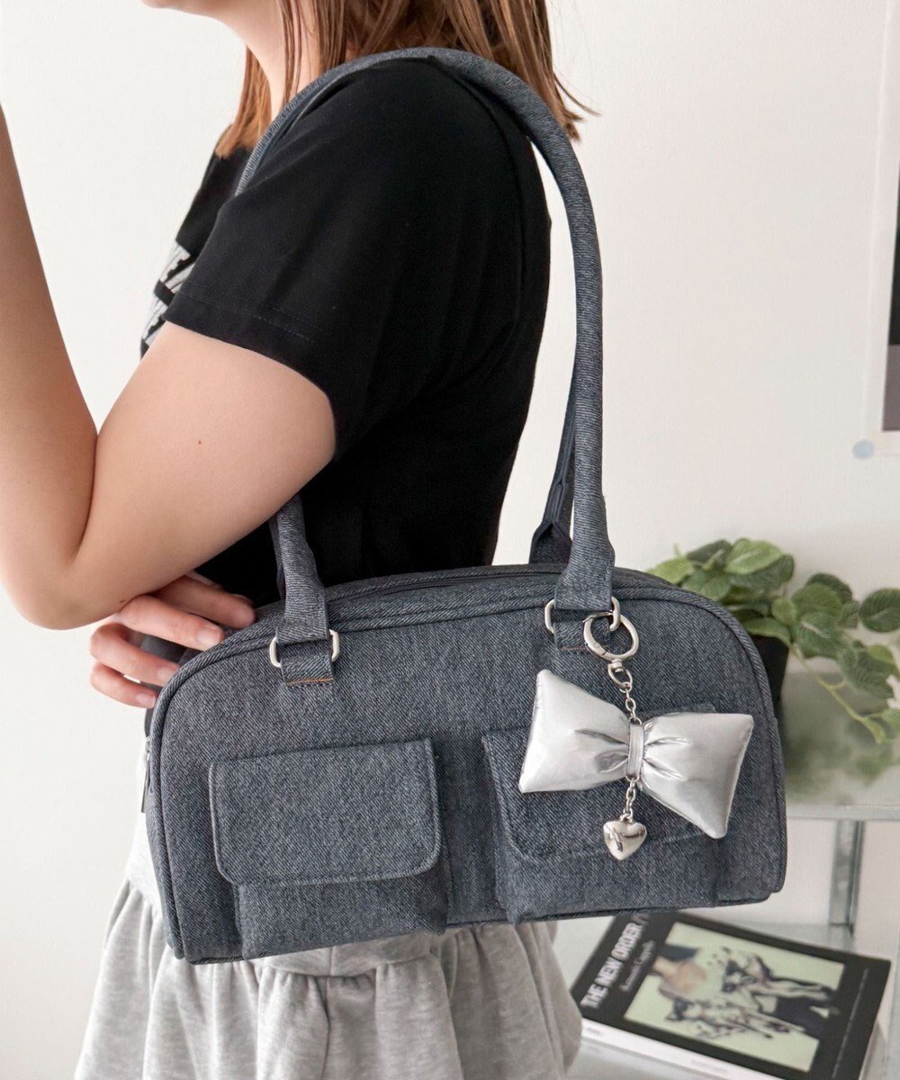 【ウィゴー/WEGO】のチャーム付きボストンバッグ インテリア・キッズ・メンズ・レディースファッション・服の通販 founy(ファニー) 　ファッション　Fashion　レディースファッション　Ladies' Fashion Online　バッグ　Bag　キーホルダー　Key Ring　スマホ　Smartphone　チャーム　Charm　ハンドバッグ　Handbag　フラップ　Flap　ボストンバッグ　Boston Bag　ポケット　Pocket　人気　Popularity　再入荷　Restock/Back In Stock/Re Arrival　ブルーその他|ID: prp329100004385132 ipo3291000000032656090