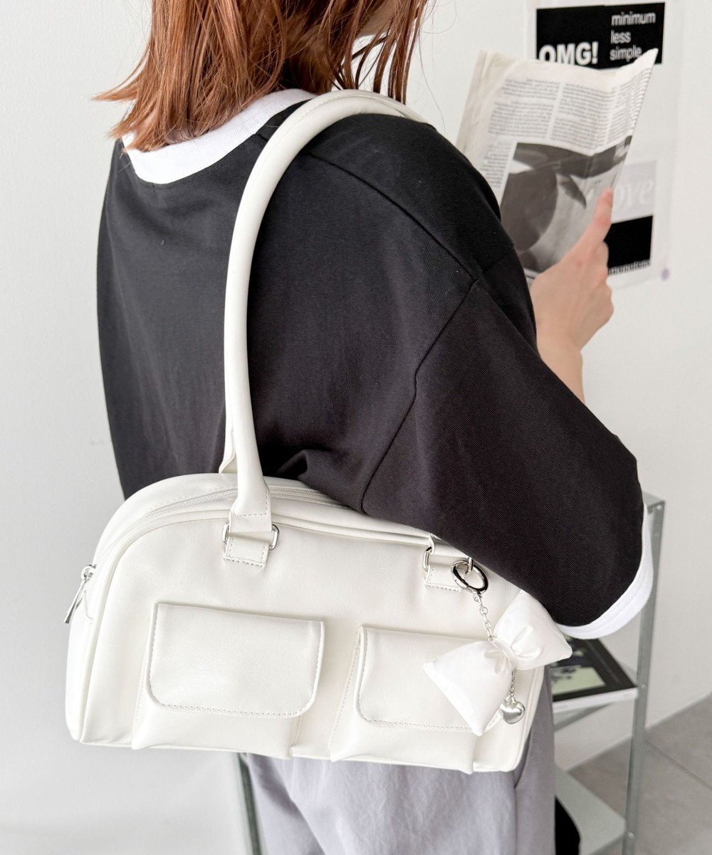 【ウィゴー/WEGO】のチャーム付きボストンバッグ インテリア・キッズ・メンズ・レディースファッション・服の通販 founy(ファニー) ファッション Fashion レディースファッション Fashion for Women バッグ Bags キーホルダー Keychain, Key Holder スマホ Smartphone, Mobile Device チャーム Charm, Pendant フラップ Flap, Flap Pocket ボストンバッグ Boston Bag, Retro Bag ポケット Pocket, Pocket Detail 人気 Popular, Best Seller ホワイト|ID: prp329100004385132 ipo3291000000033579308