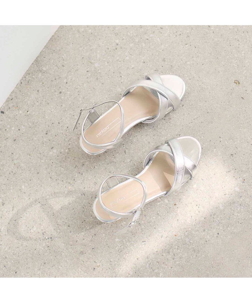 【モード エ ジャコモ/MODE ET JACOMO】のnoyau ヒールクロスベルトサンダル インテリア・キッズ・メンズ・レディースファッション・服の通販 founy(ファニー) ファッション Fashion レディースファッション Fashion for Women ベルト&ウエストマーク Belts & Waist Accessories インソール Shoe Insole エレガント 上品 Elegant 春 Spring クッション Cushion, Throw Pillow コレクション Collection, Seasonal Line サンダル Sandals, Summer Shoes シンプル Simple, Minimal トレンド Trend, Trending Now バランス Balance, Style Balance リゾート Resort, Vacation Style リラックス Relax, Relaxed Fit S/S・春夏 SS, Spring/Summer, Warm Season 再入荷 Restock / Back in Stock おすすめ Recommended / Our Picks 夏 Summer 旅行 Travel シルバー|ID: prp329100004386471 ipo3291000000034595092
