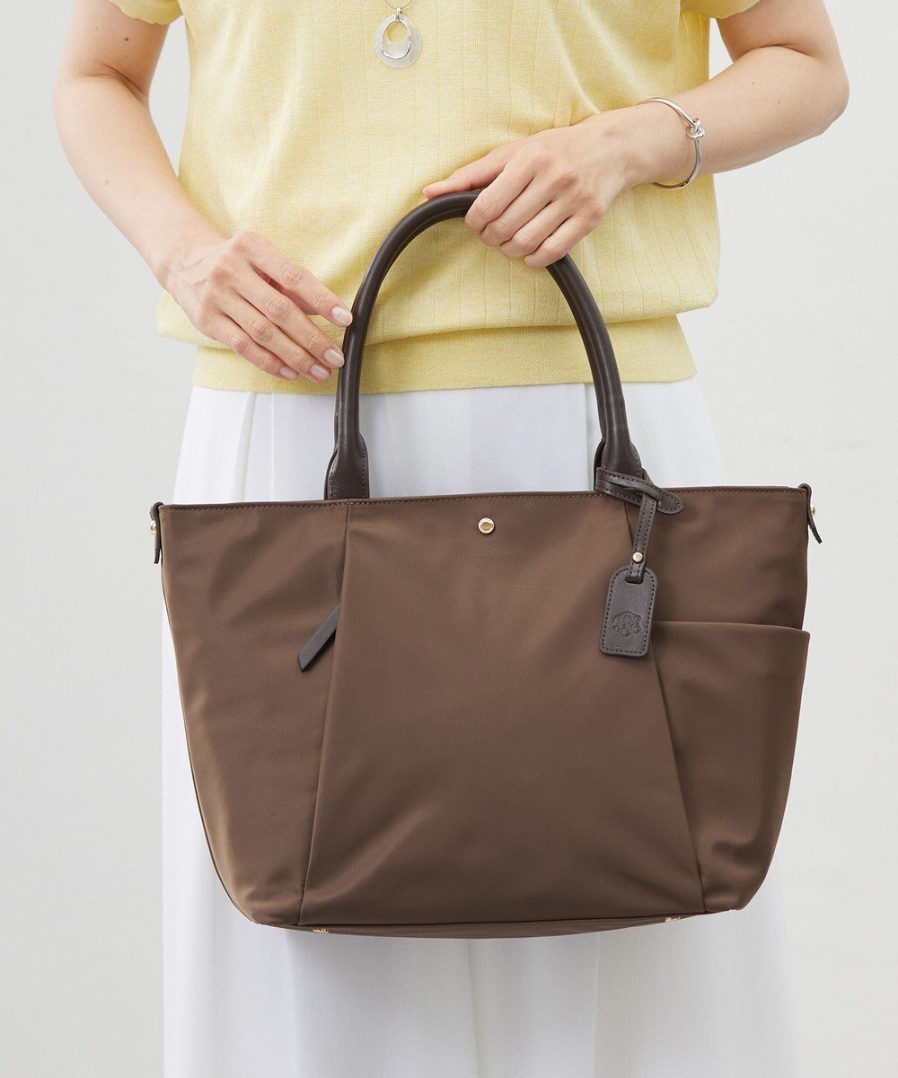 【ジェイ プレス/J.PRESS】の【A4サイズ収納可】 ナイロン トート バッグ インテリア・キッズ・メンズ・レディースファッション・服の通販 founy(ファニー) 　ファッション　Fashion　レディースファッション　Fashion for Women　バッグ　Bags　傘　Umbrella, Parasol　軽量　Lightweight, Ultra Light　財布　Wallet, Purse　チャーム　Charm, Pendant　トートバッグ　Tote Bag, Large Shoulder Bag　人気　Popular, Best Seller　フロント　Front, Front Design　ポケット　Pocket, Pocket Detail　ポシェット　Pochette, Mini Bag　ポーチ　Pouch, Small Case　おすすめ　Recommended / Our Picks　エレガント 上品　Elegant　ビジネス 仕事 通勤　Business / Work / Commuting　ブラウン系|ID: prp329100004401358 ipo3291000000033187434