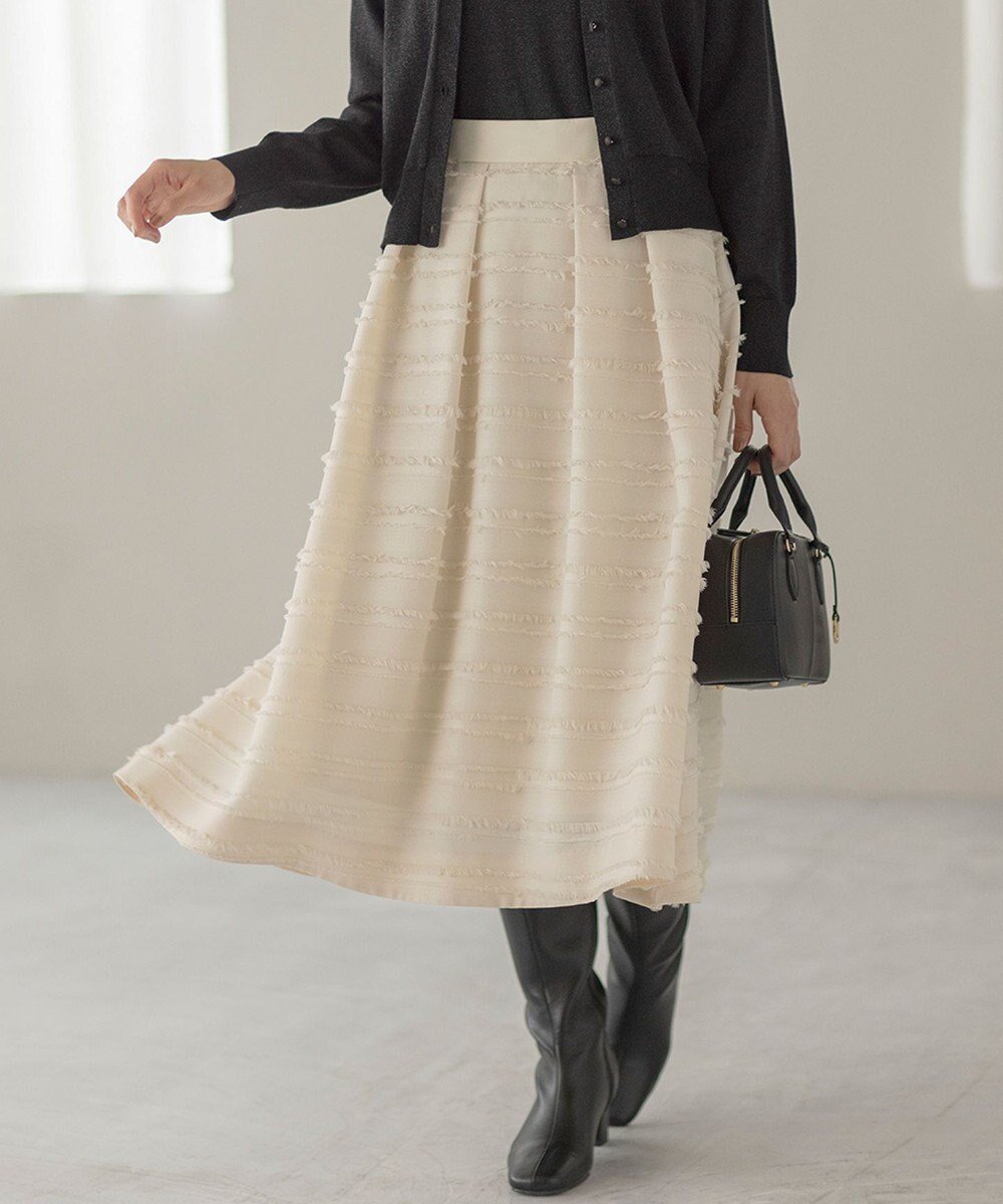 【組曲/KUMIKYOKU】の【WEB限定】ボーダーカットジャカード フレアスカート インテリア・キッズ・メンズ・レディースファッション・服の通販 founy(ファニー) 　ファッション　Fashion　レディースファッション　Fashion for Women　スカート　Skirts　Aライン・フレアスカート　A-Line & Flared Skirts　ヴィンテージ　Vintage Style　シンプル　Simple, Minimal　ジャカード／ジャガード　Jacquard, Woven Pattern　トレンド　Trend, Trending Now　フリンジ　Fringe, Tassel　フレア　Flare, Flared　ボーダー　Border, Stripe　モダン　Modern, Contemporary　モノトーン　Monotone, Black and White　ランダム　Random, Irregular　A/W・秋冬　Autumn/Winter　アイボリー系|ID: prp329100004401679 ipo3291000000033596141