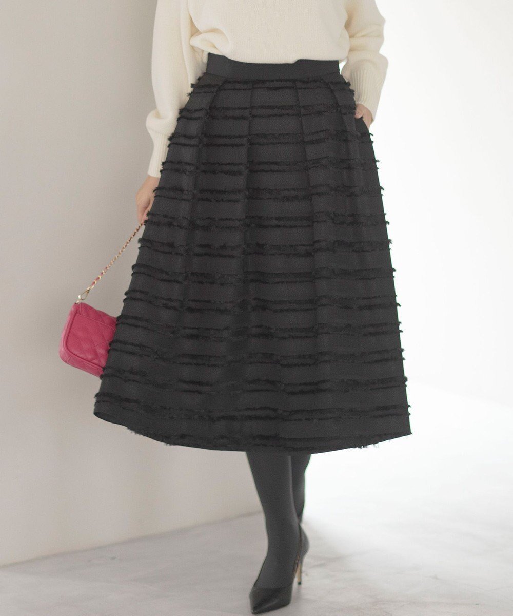 【組曲/KUMIKYOKU】の【WEB限定】ボーダーカットジャカード フレアスカート インテリア・キッズ・メンズ・レディースファッション・服の通販 founy(ファニー) 　ファッション　Fashion　レディースファッション　Fashion for Women　スカート　Skirts　Aライン・フレアスカート　A-Line & Flared Skirts　ヴィンテージ　Vintage Style　シンプル　Simple, Minimal　ジャカード／ジャガード　Jacquard, Woven Pattern　トレンド　Trend, Trending Now　フリンジ　Fringe, Tassel　フレア　Flare, Flared　ボーダー　Border, Stripe　モダン　Modern, Contemporary　モノトーン　Monotone, Black and White　ランダム　Random, Irregular　A/W・秋冬　Autumn/Winter　ブラック系|ID: prp329100004401679 ipo3291000000033596142