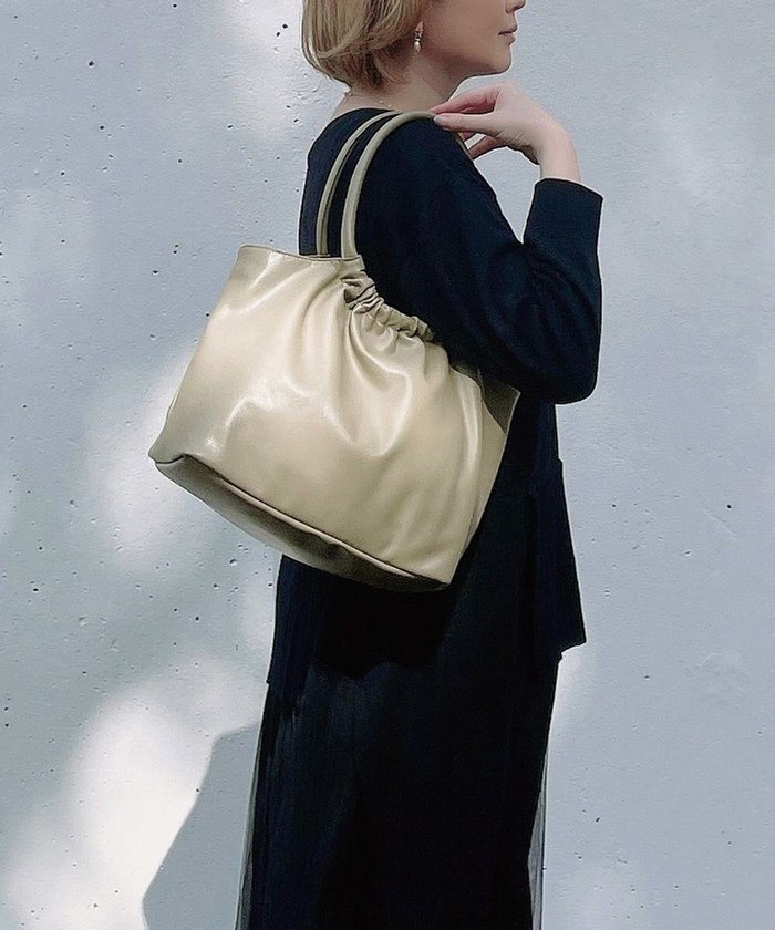 【ルートート/ROOTOTE】の1251【合皮ギャザートート】LT.デリ.クランプリー-A インテリア・キッズ・メンズ・レディースファッション・服の通販 founy(ファニー) https://founy.com/ ファッション Fashion レディースファッション WOMEN バッグ Bag カメラ Camera ギャザー Gather スマホ Smartphone 財布 Wallet フォルム Form ポケット Pocket ポーチ Pouch エレガント 上品 Elegant NEW・新作・新着・新入荷 New Arrivals |ID: prp329100004402786 ipo3291000000031978447