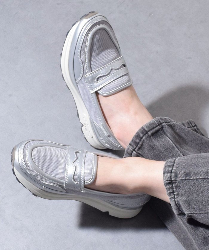 【インター ショシュール/INTER-CHAUSSURES】の【BUSSOLA】撥水ローファースニーカー インテリア・キッズ・メンズ・レディースファッション・服の通販 founy(ファニー) https://founy.com/ ファッション Fashion レディースファッション Ladies' Fashion Online クッション Cushion 抗菌 Antibacterial シューズ Shoes バランス Balance ライニング Lining ラバー Rubber A/W・秋冬 Aw・Autumn/Winter・Fw・Fall-Winter S/S・春夏 Ss・Spring/Summer おすすめ Recommend 夏 Summer |ID: prp329100004405629 ipo3291000000032650629