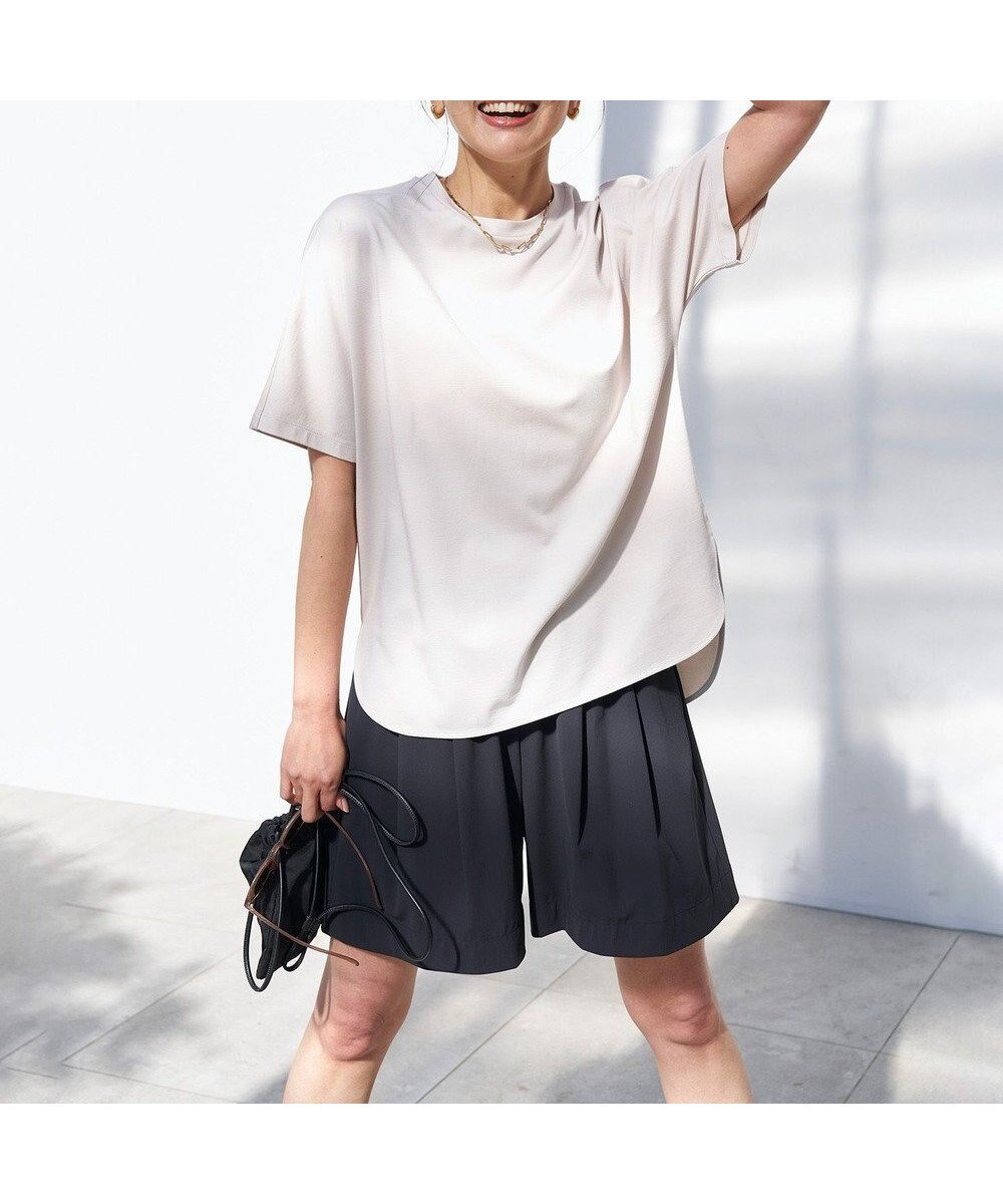 【アンフィーロ 自由区/UNFILO】の【UVケア/接触冷感】BEAUTY FORM-T フォルムTシャツ インテリア・キッズ・メンズ・レディースファッション・服の通販 founy(ファニー) 　ファッション　Fashion　レディースファッション　Fashion for Women　トップス・カットソー　Cut & Sew Tops　シャツ・ブラウス・オフィスカジュアル　Elegant Blouses & Button-Ups　ロングTシャツ・Tシャツ　Longline T-Shirts & Tees　カットソー・ベーシックTシャツ　Cut-and-Sewn Tops / Stretch Tees & Basics　春　Spring　カットソー　Cut and Sewn Top　ストレッチ　Stretch, Stretchy Fabric　デコルテ　Décolleté, Neckline　定番　Standard, Basic Item　フォルム　Silhouette, Form　S/S・春夏　SS, Spring/Summer, Warm Season　夏　Summer　グレージュ|ID: prp329100004407692 ipo3291000000031017935