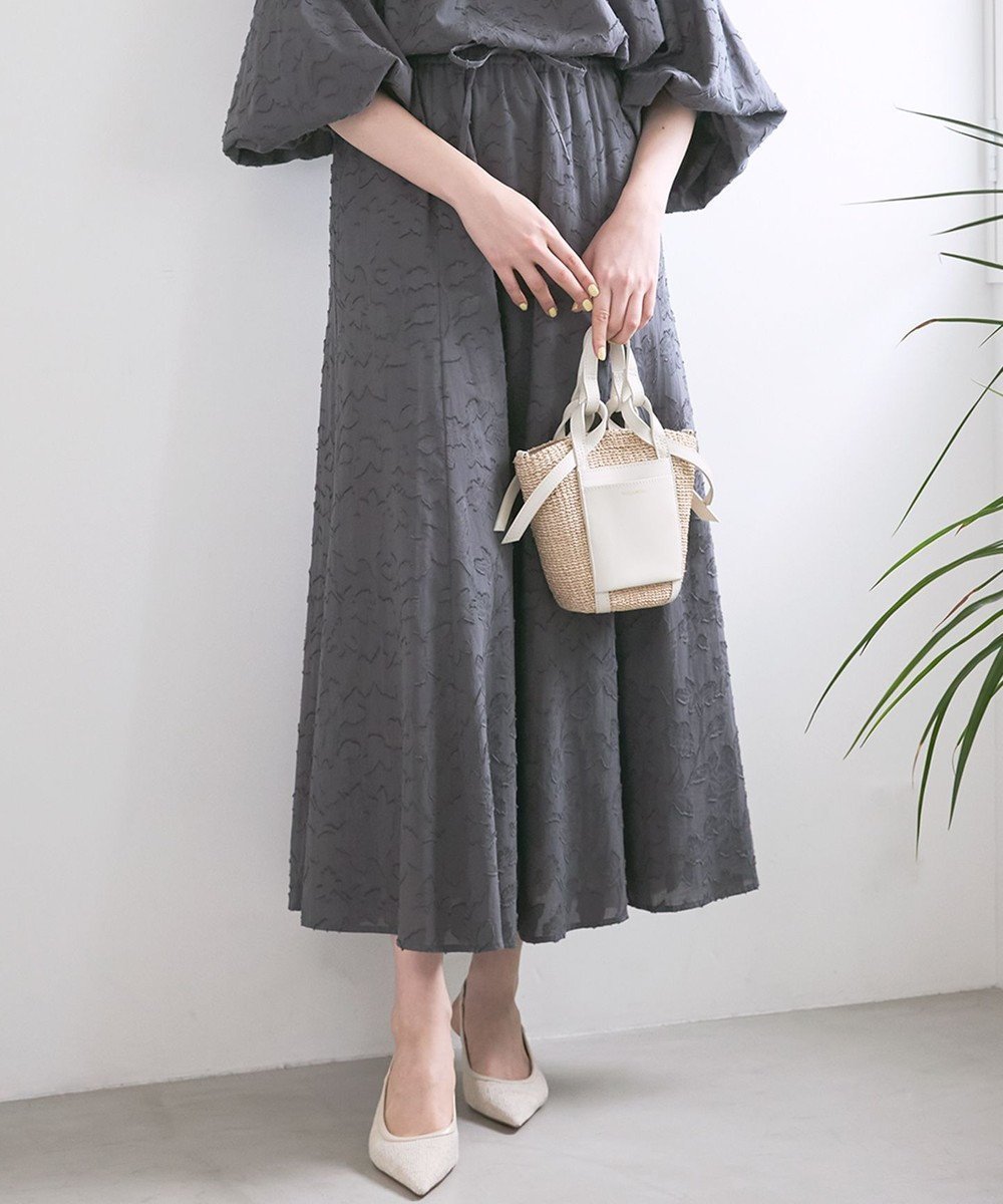 【23区/NIJYUSANKU】の【SLOW/一部店舗限定】コットンジャカード スカート インテリア・キッズ・メンズ・レディースファッション・服の通販 founy(ファニー) 　ファッション　Fashion　レディースファッション　WOMEN　スカート　Skirt　春　Spring　シンプル　Simple　ジャカード　Jacquard　フラワー　Flower　フレア　Flare　ワッシャー　Washer　S/S・春夏　Ss・Spring/Summer　夏　Summer　2025年　2025　2025春夏・S/S　Ss,Spring/Summer,2025　グレー系|ID: prp329100004407803 ipo3291000000032130172