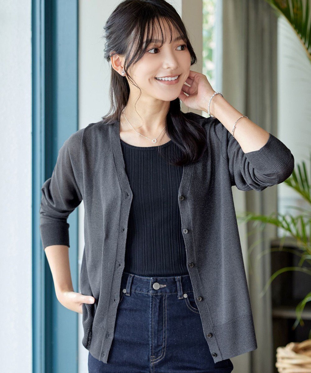 【ティアクラッセ/Tiaclasse】のVネックラメニットシアーカーディガン インテリア・キッズ・メンズ・レディースファッション・服の通販 founy(ファニー) 　ファッション　Fashion　レディースファッション　WOMEN　トップス・カットソー　Tops/Tshirt　ニット　Knit Tops　カーディガン　Cardigans　Vネック　V-Neck　アクセサリー　Accessories　春　Spring　秋　Autumn/Fall　カーディガン　Cardigan　シアー　Sheer　シンプル　Simple　チュニック　Tunic　長袖　Long Sleeve　バランス　Balance　ベーシック　Basic　ポケット　Pocket　冬　Winter　S/S・春夏　Ss・Spring/Summer　再入荷　Restock/Back In Stock/Re Arrival　おすすめ　Recommend　夏　Summer　エレガント 上品　Elegant　NEW・新作・新着・新入荷　New Arrivals　チャコールグレー|ID: prp329100004409711 ipo3291000000030796309