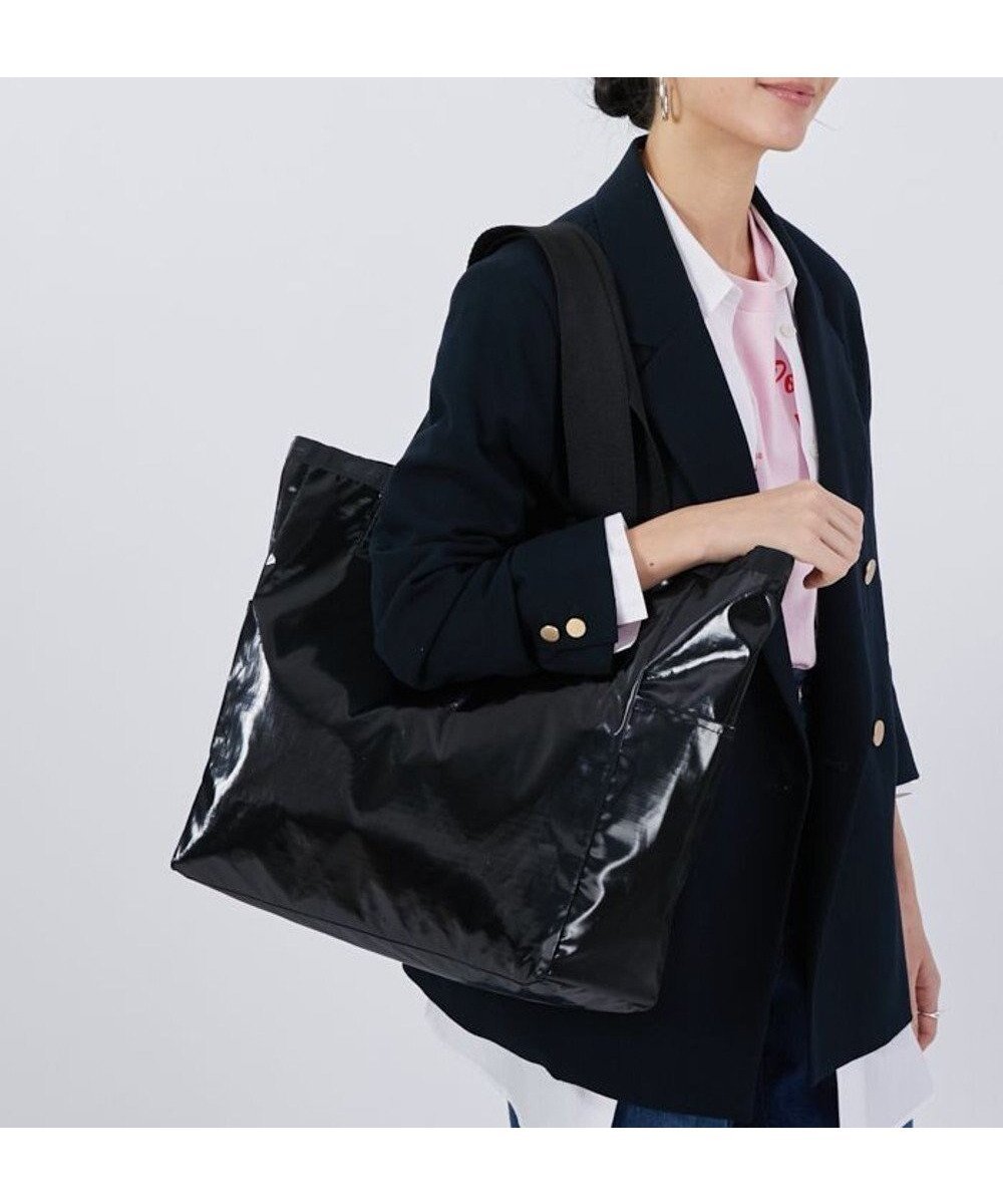 【レスポートサック/LeSportsac】のLG REVERSIBLE TOTE/2ウェイブラックシャイン/メレンゲ 人気、トレンドファッション・服の通販 founy(ファニー) 　ファッション　Fashion　レディースファッション　WOMEN　バッグ　Bag　軽量　Lightweight　シンプル　Simple　トラベル　Travel　プリント　Print　ポケット　Pocket　モノトーン　Monotone　リバーシブル　Reversible　おすすめ　Recommend　旅行　Travel　ビジネス 仕事 通勤　Business　 other-1|ID: prp329100004421214 ipo3291000000031932091