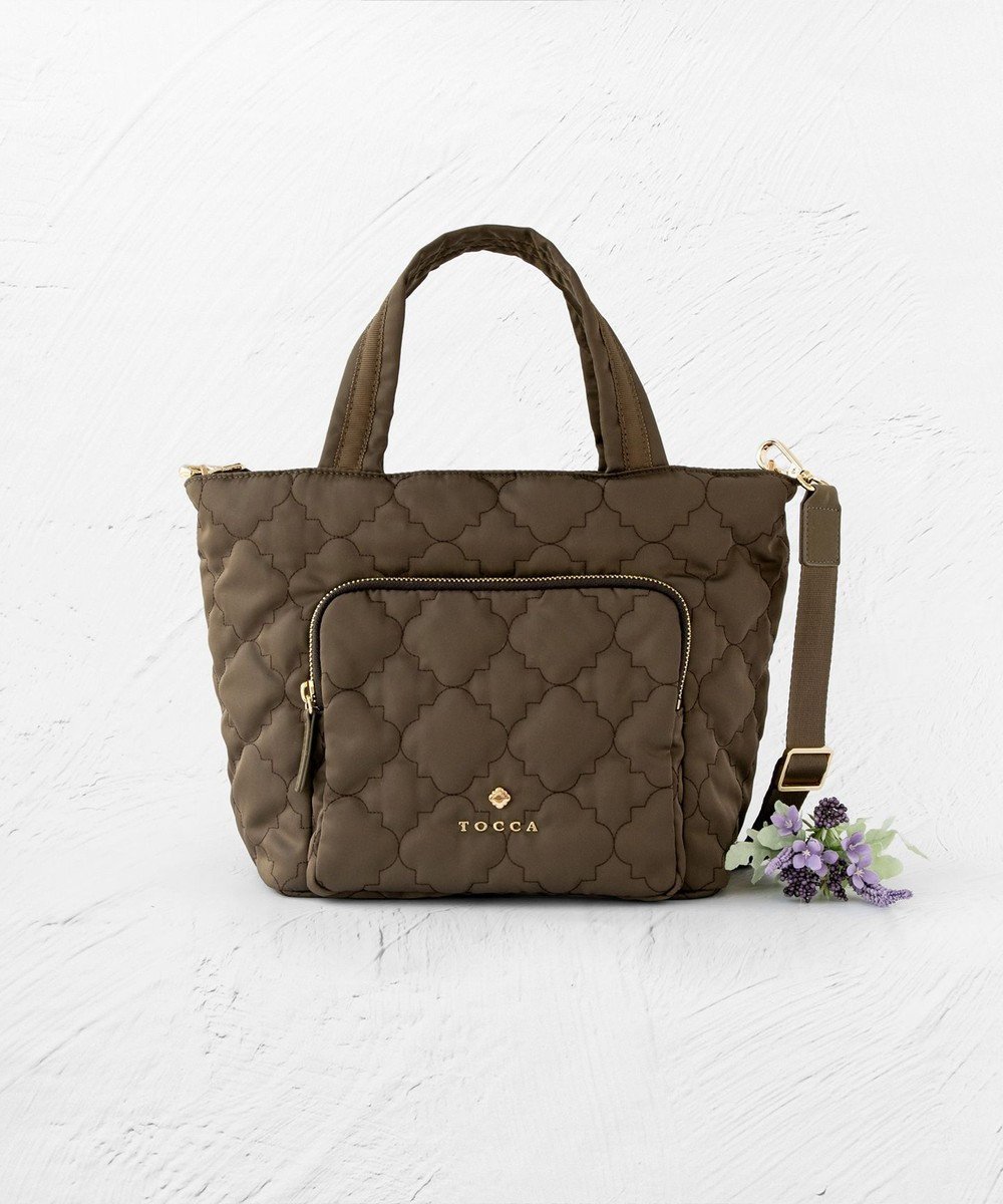 【トッカ/TOCCA】の【撥水】CHECKER CLOVER QUILT BAG トートバッグ インテリア・キッズ・メンズ・レディースファッション・服の通販 founy(ファニー) 　ファッション　Fashion　レディースファッション　WOMEN　バッグ　Bag　ショルダー　Shoulder　シンプル　Simple　フロント　Front　ポケット　Pocket　マグネット　Magnet　モチーフ　Motif　リュクス　Luxe　財布　Wallet　カーキ系|ID: prp329100004422186 ipo3291000000031975721