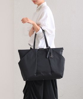 【エースバッグズアンドラゲッジ/ACE BAGS & LUGGAGE】のW .Day/Night スック トートバッグ B4 15.6インチPC 15185 ダブルアンドデイナイト 人気、トレンドファッション・服の通販 founy(ファニー) ファッション Fashion レディースファッション WOMEN バッグ Bag クッション Cushion スポーティ Sporty スマート Smart フラット Flat ポケット Pocket ポーチ Pouch メッシュ Mesh リップ Lip NEW・新作・新着・新入荷 New Arrivals おすすめ Recommend 旅行 Travel ビジネス 仕事 通勤 Business |ID:prp329100004422624