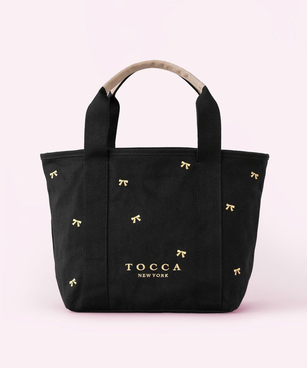 【トッカ/TOCCA】の【大人百花コラボカラー有・WEB&一部店舗限定】LUCKY SHOWER CANVASTOTE キャンバス トートバッグ インテリア・キッズ・メンズ・レディースファッション・服の通販 founy(ファニー) 　ファッション　Fashion　レディースファッション　WOMEN　バッグ　Bag　アウトドア　Outdoor　キャンバス　Canvas　財布　Wallet　雑誌　Magazine　テクスチャー　Texture　フェミニン　Feminine　フロント　Front　ポケット　Pocket　モチーフ　Motif　リボン　Ribbon　リュクス　Luxe　ワンポイント　One Point　旅行　Travel　ビジネス 仕事 通勤　Business　ブラック×リボン柄|ID: prp329100004422625 ipo3291000000032057758