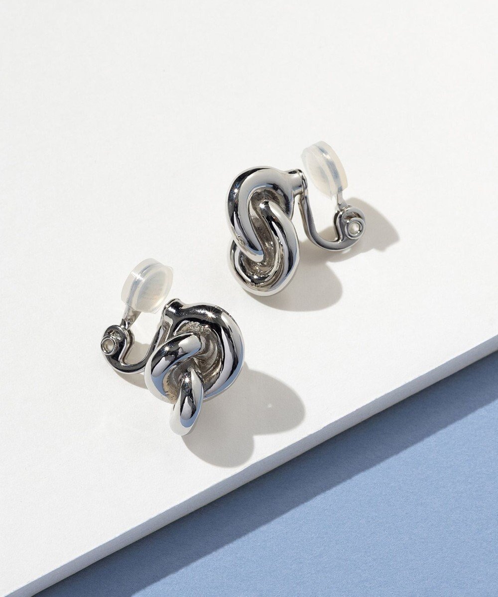 【23区/NIJYUSANKU】の【Oggi6月号掲載】メタルトップ イヤリング インテリア・キッズ・メンズ・レディースファッション・服の通販 founy(ファニー) 　雑誌掲載アイテム　Magazine Picks & Fashion Features　ファッション雑誌　Fashion Magazines　オッジ　Oggi　ファッション　Fashion　レディースファッション　Fashion for Women　ジュエリー　Jewelry　ファッションリング　Fashion Rings　イヤリング・フープ・ドロップタイプ　Hoop, Drop & Clip Earrings　2025年　2025　2025春夏・S/S　Spring/Summer 2025 SS25　6月号　June Issue, Jun. Edition　アクセサリー　Fashion Accessories　イヤリング　Earrings　シルバー　Silver, Metallic Silver　シンプル　Simple, Minimal　ネックレス　Necklace, Pendant Necklace　メタル　Metal, Metal Parts　夏　Summer　S/S・春夏　SS, Spring/Summer, Warm Season　雑誌　Magazine, Fashion Magazine　シルバー系|ID: prp329100004423631 ipo3291000000033640852