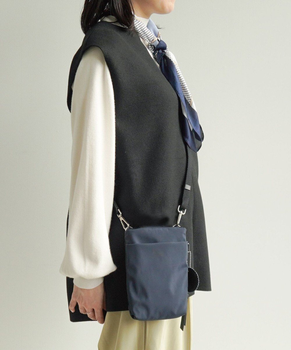 【エースバッグズアンドラゲッジ/ACE BAGS & LUGGAGE】のKanana project collection DYLサリール2 スマホショルダー 35950 カナナ プロジェクト インテリア・キッズ・メンズ・レディースファッション・服の通販 founy(ファニー) 　ファッション　Fashion　レディースファッション　Fashion for Women　シャンブレー　Chambray, Denim-Like Fabric　ショルダー　Shoulder, Shoulder Strap　チャーム　Charm, Pendant　トレンド　Trend, Trending Now　フロント　Front, Front Design　ポケット　Pocket, Pocket Detail　メッシュ　Mesh, Net Fabric　リップ　Lip, Lip Motif　再入荷　Restock / Back in Stock　スマホショルダーバッグ　Smartphone Shoulder Bag　ネイビー|ID: prp329100004427389 ipo3291000000032493817
