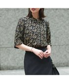 【アイシービー/iCB】の【人気のため新色追加・接触冷感・UVケア・速乾・洗える】BackSatinAmunzen 5分袖バンドカラーブラウス ブラック×チノベージュ柄系|ID: prp329100004429886 ipo3291000000032605977