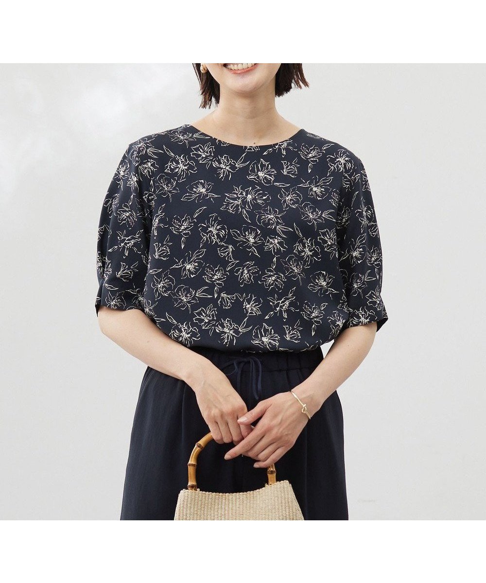 【ジェイ プレス/J.PRESS】の【洗える】ラインフラワープリント ブラウス 人気、トレンドファッション・服の通販 founy(ファニー) 　ファッション　Fashion　レディースファッション　Fashion for Women　トップス・カットソー　Cut & Sew Tops　シャツ・ブラウス・オフィスカジュアル　Elegant Blouses & Button-Ups　花柄・フラワープリント・モチーフ　Floral Prints & Motifs / Flower Pattern Tops　春　Spring　洗える　Machine Washable　シンプル　Simple, Minimal　ドレープ　Drape, Draping Fabric　フラワー　Flower, Floral　プリント　Print, Printed Pattern　半袖　Short Sleeve, Half Sleeve　モチーフ　Motif, Design Theme　S/S・春夏　SS, Spring/Summer, Warm Season　夏　Summer　エレガント 上品　Elegant　 other-1|ID: prp329100004430003 ipo3291000000032643532