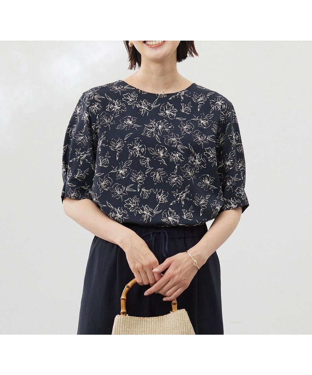【ジェイ プレス/J.PRESS】の【洗える】ラインフラワープリント ブラウス 人気、トレンドファッション・服の通販 founy(ファニー) 　ファッション　Fashion　レディースファッション　Fashion for Women　トップス・カットソー　Cut & Sew Tops　シャツ・ブラウス・オフィスカジュアル　Elegant Blouses & Button-Ups　花柄・フラワープリント・モチーフ　Floral Prints & Motifs / Flower Pattern Tops　春　Spring　洗える　Machine Washable　シンプル　Simple, Minimal　ドレープ　Drape, Draping Fabric　フラワー　Flower, Floral　プリント　Print, Printed Pattern　半袖　Short Sleeve, Half Sleeve　モチーフ　Motif, Design Theme　S/S・春夏　SS, Spring/Summer, Warm Season　夏　Summer　エレガント 上品　Elegant　 other-1|ID: prp329100004430003 ipo3291000000033604745