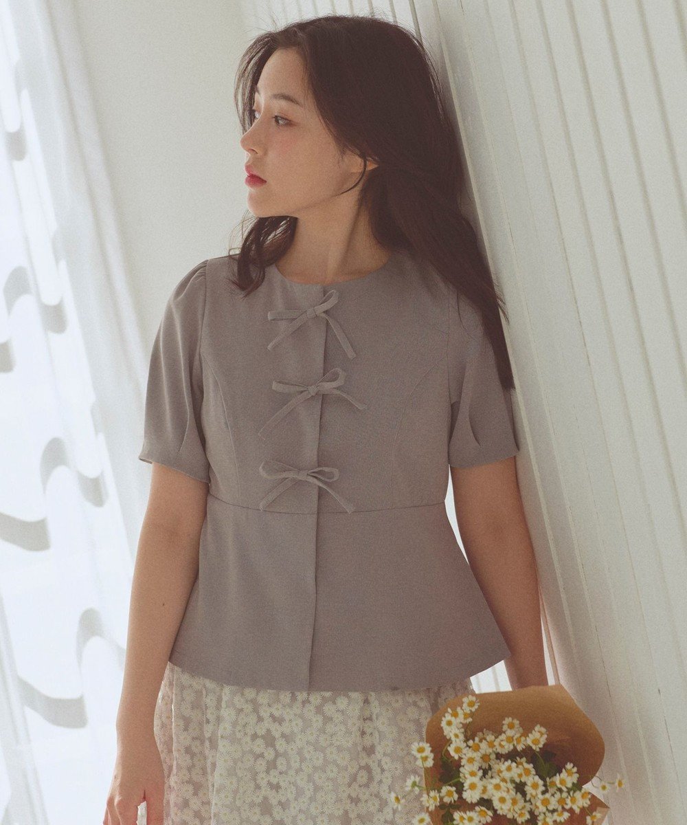 【フェルゥ/Feroux】の【洗える】リボンブラウス ジャケット インテリア・キッズ・メンズ・レディースファッション・服の通販 founy(ファニー) 　ファッション　Fashion　レディースファッション　Fashion for Women　アウター　Coat / Outerwear Collection　レディースジャケット・軽アウター　Jackets　おすすめ　Recommended / Our Picks　ジャケット　Jacket, Outerwear　スリーブ　Sleeve, Long Sleeve / Short Sleeve　デニム　Denim, Jeans Material　フェミニン　Feminine, Girly　フロント　Front, Front Design　ペプラム　Peplum, Flared Hem　リボン　Ribbon, Bow　エレガント 上品　Elegant　夏　Summer　定番　Standard, Basic Item　春　Spring　S/S・春夏　SS, Spring/Summer, Warm Season　洗える　Machine Washable　ビジネス 仕事 通勤　Business / Work / Commuting　ライトグレー系|ID: prp329100004441673 ipo3291000000033630803