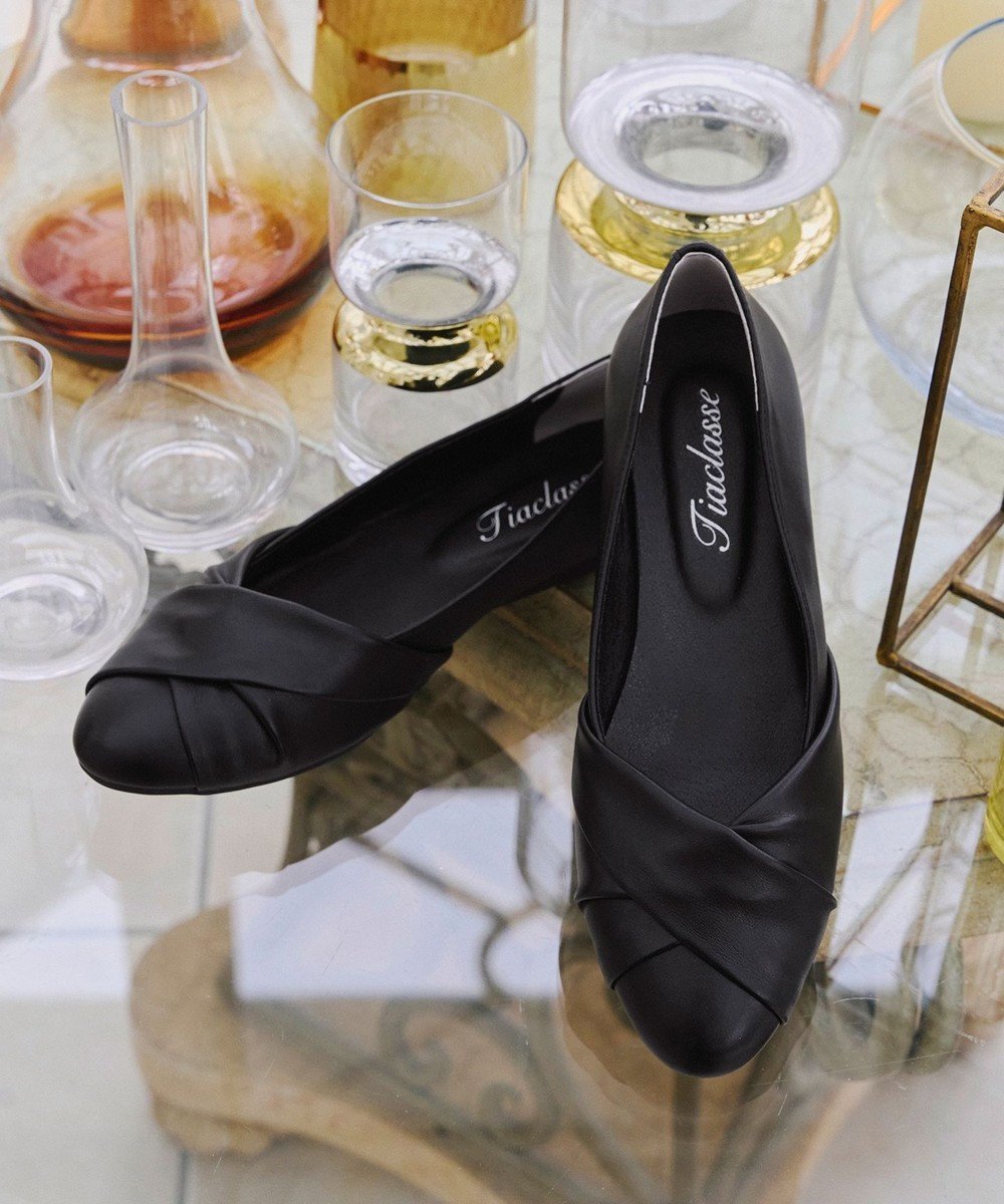 【ティアクラッセ/Tiaclasse】の【安田美沙子さん/小倉優子さん着用】捻りデザインパンプス インテリア・キッズ・メンズ・レディースファッション・服の通販 founy(ファニー) ファッション Fashion レディースファッション Fashion for Women アーモンドトゥ Almond Toe Shoes インソール Shoe Insole 春 Spring 洗える Machine Washable 秋 Autumn クッション Cushion, Throw Pillow シューズ Shoes, Footwear シンプル Simple, Minimal チュニック Tunic, Long Top フラット Flat, Flat Shoes リボン Ribbon, Bow 再入荷 Restock / Back in Stock 夏 Summer エレガント 上品 Elegant 新作・新入荷 New Arrivals / New In ビジネス 仕事 通勤 Business / Work / Commuting ブラック|ID: prp329100004442293 ipo3291000000033713045