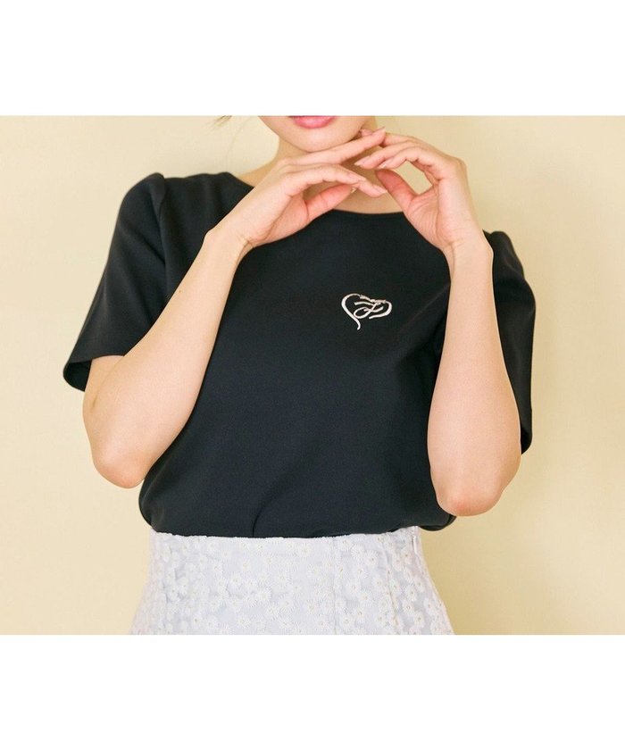 【フェルゥ/Feroux】の【洗える】ワンポイント刺繍Tシャツ インテリア・キッズ・メンズ・レディースファッション・服の通販 founy(ファニー) https://founy.com/ ファッション Fashion レディースファッション WOMEN トップス・カットソー Tops/Tshirt シャツ/ブラウス Shirts/Blouses ロング / Tシャツ T-Shirts カットソー Cut and Sewn おすすめ Recommend カットソー Cut And Sew シンプル Simple ワンポイント One Point エレガント 上品 Elegant 夏 Summer 春 Spring S/S・春夏 Ss・Spring/Summer 洗える Washable 無地 Plain Color |ID: prp329100004443634 ipo3291000000031924755