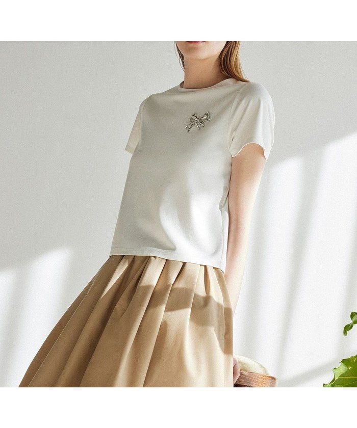 【トッカ/TOCCA】の【美人百花掲載】【洗える・接触冷感・UVカット】BOW BIJOUX Tシャツ インテリア・キッズ・メンズ・レディースファッション・服の通販 founy(ファニー) https://founy.com/ 雑誌掲載アイテム Magazine Items ファッション雑誌 Fashion Magazines ビジンヒャッカ 美人百花 ファッション Fashion レディースファッション Ladies' Fashion Online トップス・カットソー Tops/Tshirt シャツ/ブラウス Shirts/Blouses ロング / Tシャツ T-Shirts カットソー Cut and Sewn 2025年 2025 2025春夏・S/S Ss,Spring/Summer,2025 カットソー Cut And Sew ビジュー Bijou 夏 Summer 春 Spring S/S・春夏 Ss・Spring/Summer 洗える Washable 雑誌 Magazine |ID: prp329100004445235 ipo3291000000032616739