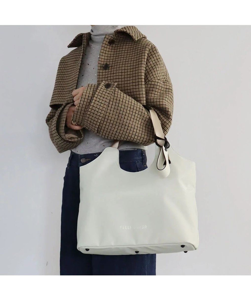 【ペレボルサ/PELLE BORSA】のA4トート Cheers チアーズ 4699 インテリア・キッズ・メンズ・レディースファッション・服の通販 founy(ファニー) 　ファッション　Fashion　レディースファッション　WOMEN　バッグ　Bag　キーホルダー　Key Ring　抗菌　Antibacterial　財布　Wallet　ダメージ　Damage　フィット　Fit　ポケット　Pocket　ポーチ　Pouch　ループ　Loop　おすすめ　Recommend　エレガント 上品　Elegant　ビジネス 仕事 通勤　Business　アイボリー|ID: prp329100004446352 ipo3291000000031767115