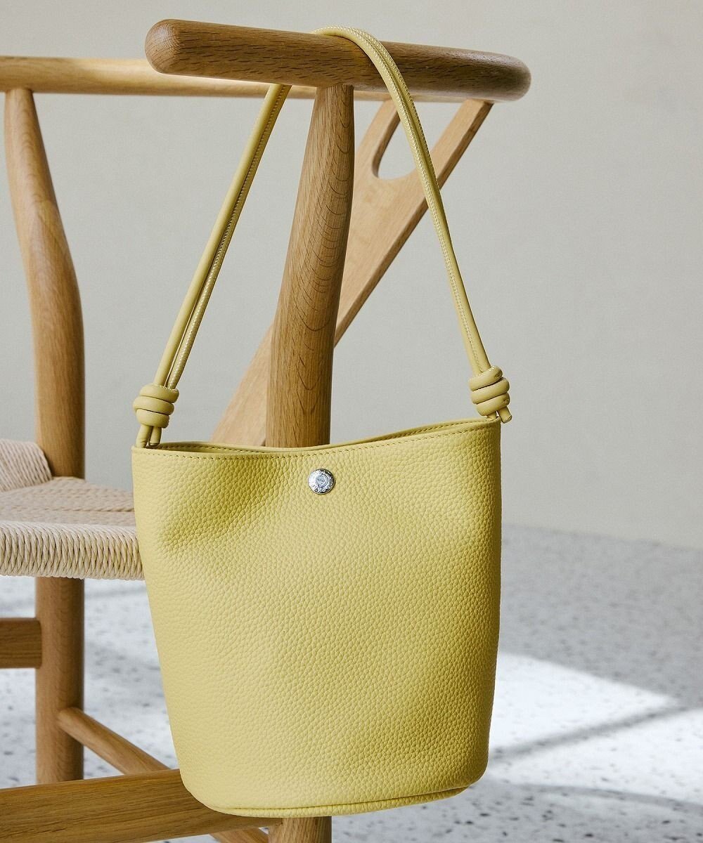 【トプカピ/TOPKAPI】の【Breath TOPKAPI】シュリンクレザー ノットハンドル 2way ショルダーバッグ インテリア・キッズ・メンズ・レディースファッション・服の通販 founy(ファニー) 　ファッション　Fashion　レディースファッション　WOMEN　バッグ　Bag　イエロー　Yellow　コンパクト　Compact　ジャケット　Jacket　バケツ　Bucket　ベーシック　Basic　ポケット　Pocket　モダン　Modern　イエロー|ID: prp329100004446933 ipo3291000000031924129