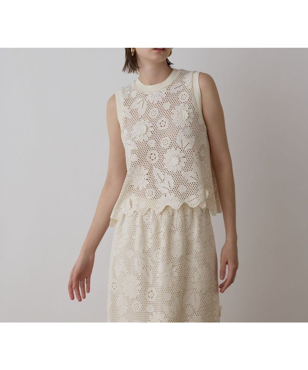【グレース コンチネンタル/GRACE CONTINENTAL】のクロシュ刺繍トップ 人気、トレンドファッション・服の通販 founy(ファニー) 　ファッション　Fashion　レディースファッション　WOMEN　トップス・カットソー　Tops/Tshirt　シャツ/ブラウス　Shirts/Blouses　ロング / Tシャツ　T-Shirts　カットソー　Cut and Sewn　おすすめ　Recommend　カットソー　Cut And Sew　クロシェ　Crochet　コンパクト　Compact　ショート　Short　スカラップ　Scalloped　セットアップ　Set Up　フェミニン　Feminine　夏　Summer　春　Spring　S/S・春夏　Ss・Spring/Summer　 other-1|ID: prp329100004447809 ipo3291000000031637142