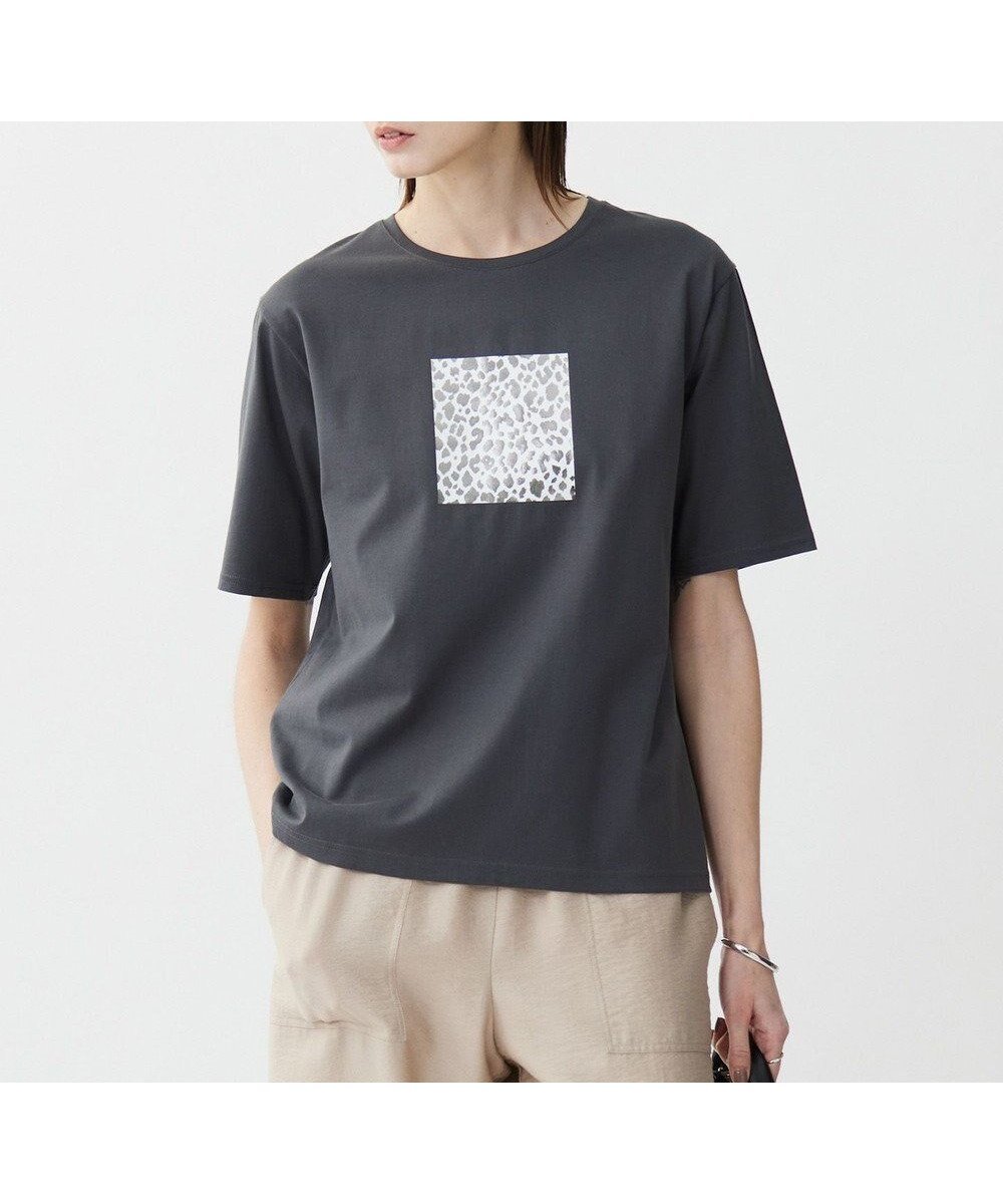 【アイシービー/iCB】の【新色追加・接触冷感・UVケア・洗える】 ロゴTEE インテリア・キッズ・メンズ・レディースファッション・服の通販 founy(ファニー) 　ファッション　Fashion　レディースファッション　Fashion for Women　トップス・カットソー　Cut & Sew Tops　シャツ・ブラウス・オフィスカジュアル　Elegant Blouses & Button-Ups　ロングTシャツ・Tシャツ　Longline T-Shirts & Tees　カットソー・ベーシックTシャツ　Cut-and-Sewn Tops / Stretch Tees & Basics　春　Spring　洗える　Machine Washable　カットソー　Cut and Sewn Top　グラフィック　Graphic, Graphic Design　コンパクト　Compact, Small Size　シルバー　Silver, Metallic Silver　シンプル　Simple, Minimal　人気　Popular, Best Seller　ブロック　Block, Solid Block Pattern　プリント　Print, Printed Pattern　ベーシック　Basic, Essential　モチーフ　Motif, Design Theme　レオパード　Leopard, Animal Print　S/S・春夏　SS, Spring/Summer, Warm Season　再入荷　Restock / Back in Stock　夏　Summer　2025年　2025　2025春夏・S/S　Spring/Summer 2025 SS25　チャコール[箔プリント]系|ID: prp329100004447822 ipo3291000000032241961